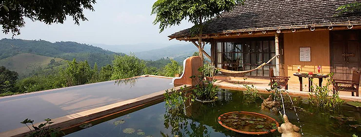Would you LOOK at that infinity pool!