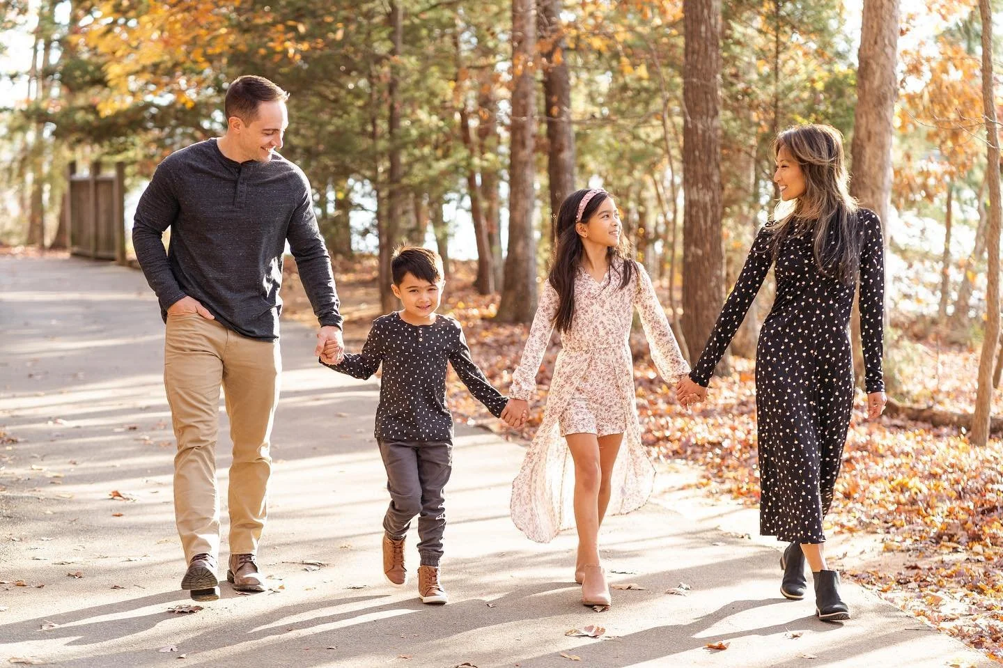 🍁🍂With the temperature dropping this week, we will be catching all the Fall Vibes. 

If you haven't booked your Fall family session, it isn't too late. 

I still have some spots available. 

Message me if you're interested. 🍁🍂