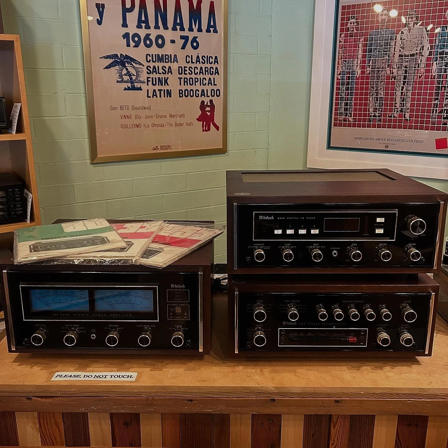 Mac Attack at Breakaway!
Super clean, one-owner, 1984 McIntosh rig:
C33 Pre Amp
MC 2255 Stereo Amplifier (250 wpc!!)
MR80 Tuner
$6000
McIntosh C712 Pre Amp:
also super clean
with 8 inputs 
and both RCA & XLR outputs
$1750
McIntosh 50-W-2 Mono