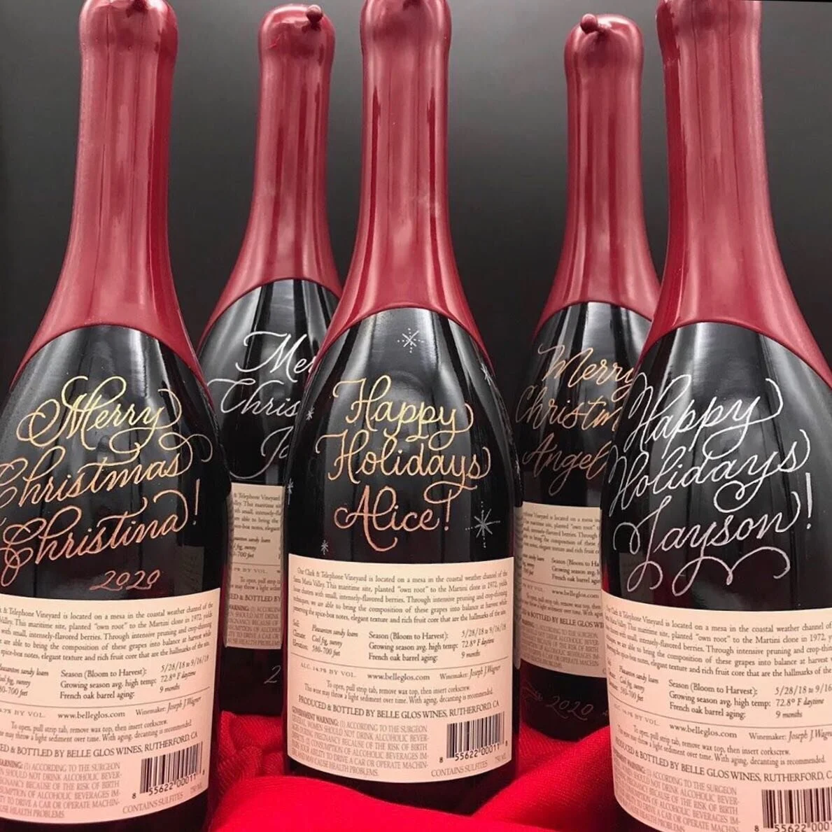 Heyyy, all my AZ friends!  Looking forward to seeing you later today (4-7) at @thelivingroomaz DC Ranch for some great wine in this lovely autumn weather!  Have your favorite @quiltwines or @bellegloswines personalized for a special holiday gift (yes