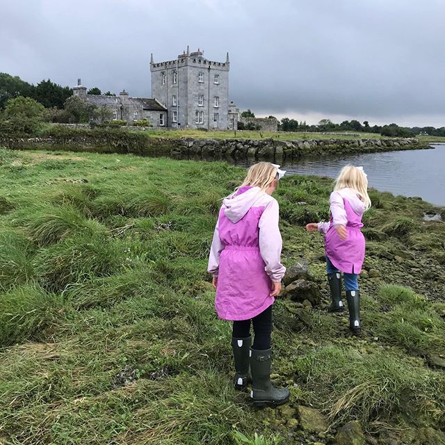 We are seriously obsessed with our latest @airbnb find. A cottage on castle grounds! You can also stay in the castle, but we wanted the farm experience. There is a pony, cat, dogs, chickens, and lots of space to roam. Check out my stories for some vi