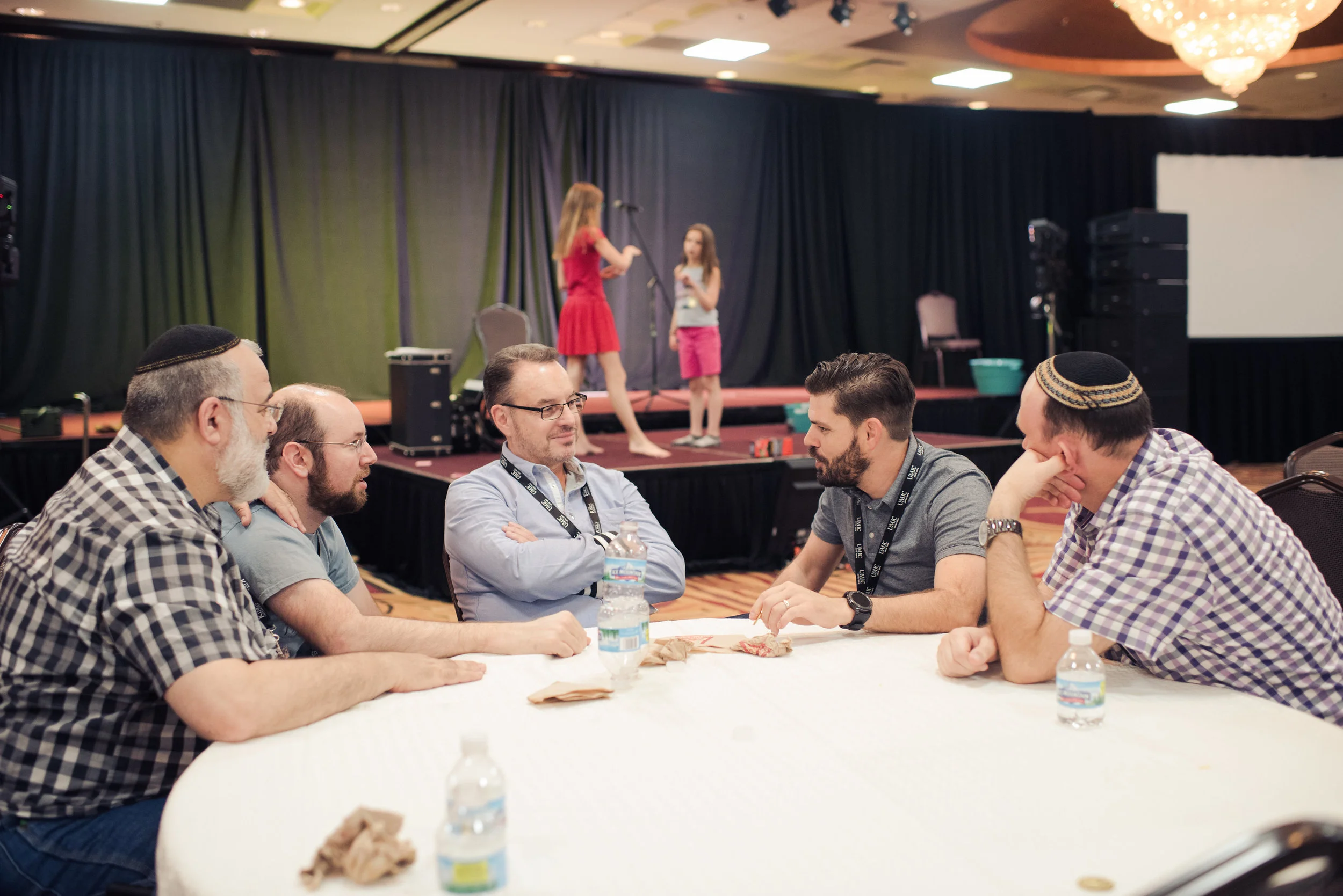 Rabbis chat with Wayne.jpg