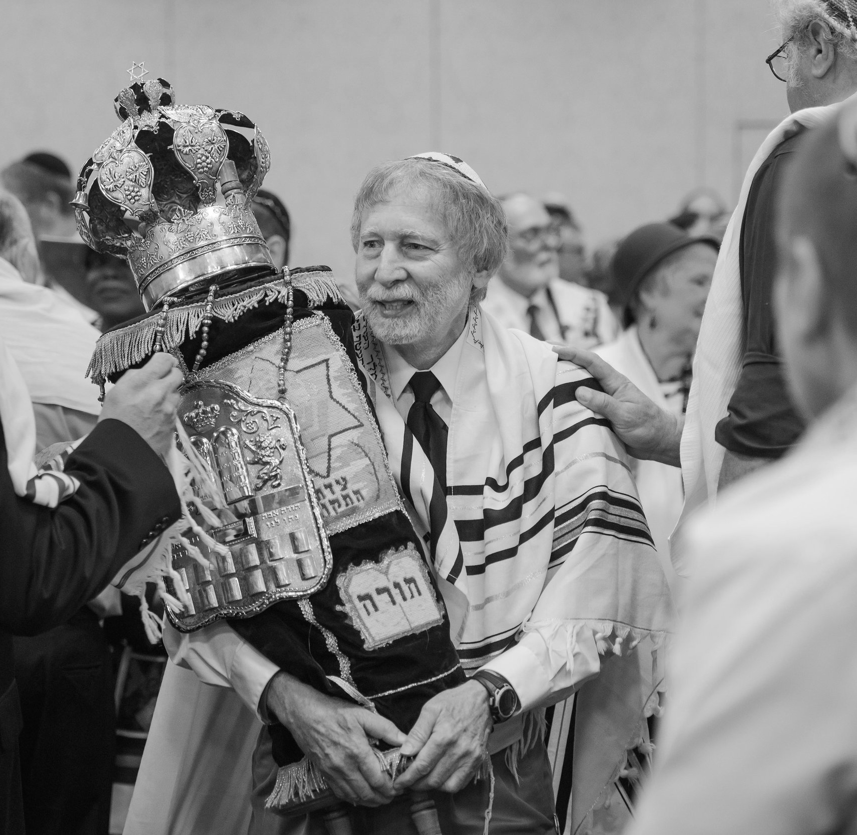 Elliot Freeman leads a UMJC Torah procession in Chicago 38 years after co-founding the Union.