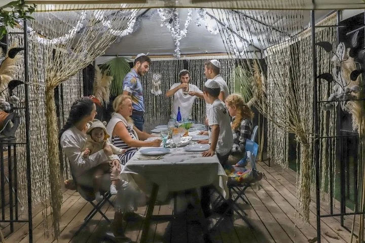 sukkah 2.jpg