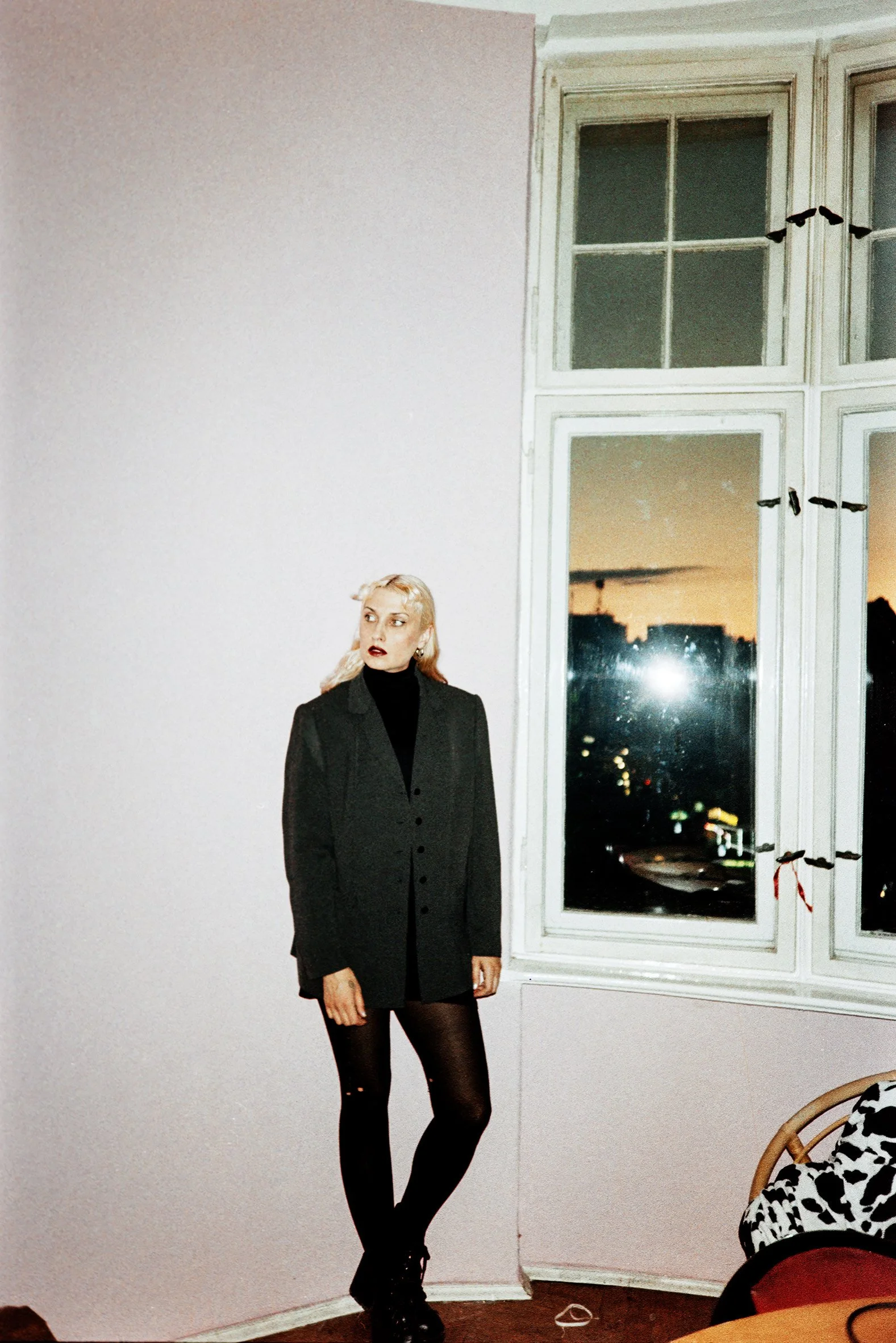 Molly Nilsson w/ Air Waves