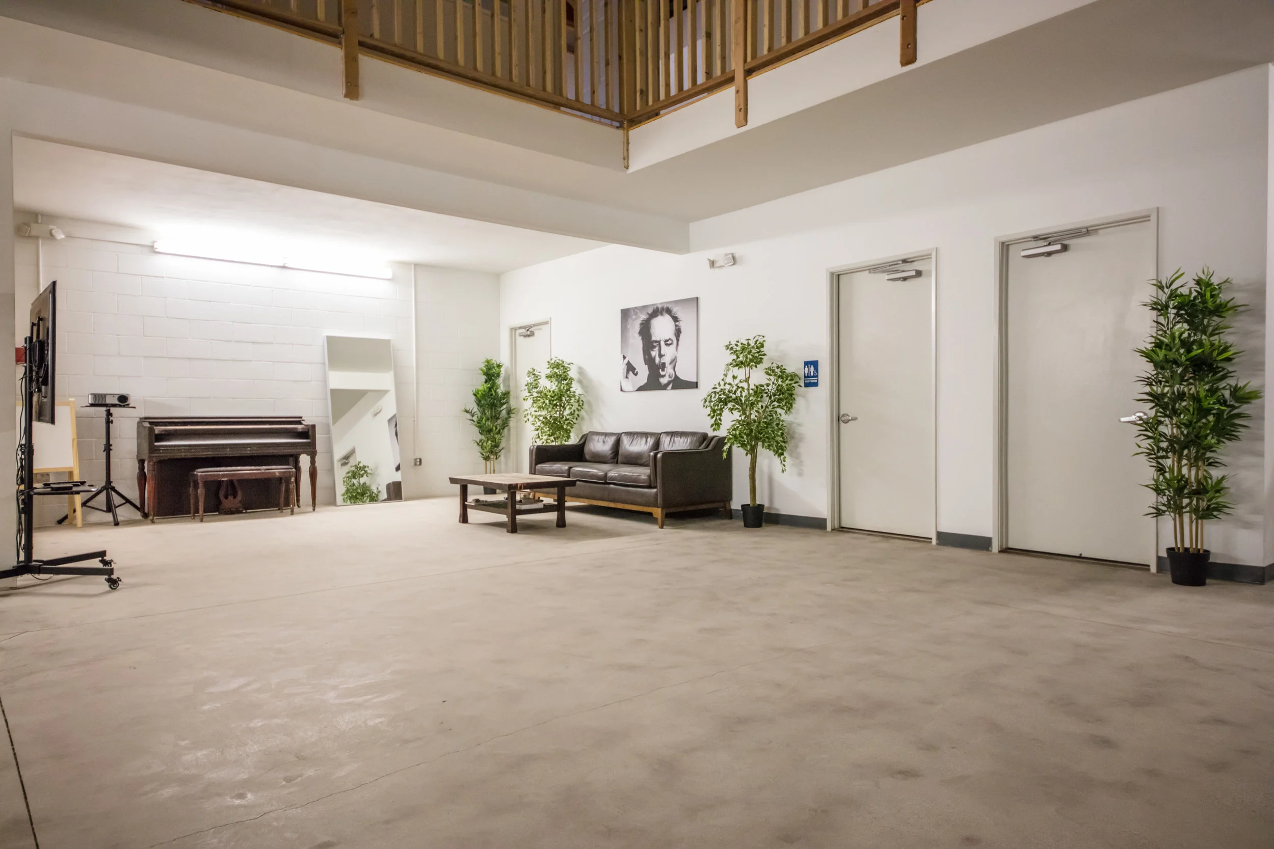 Lounge & Seating Area