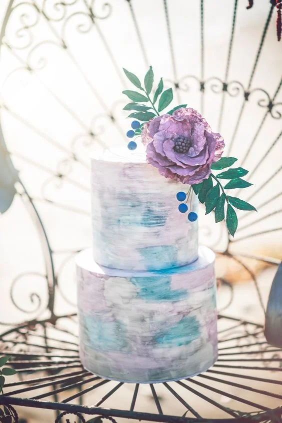 I love the look of this cake and the fact that you can see the brush strokes!