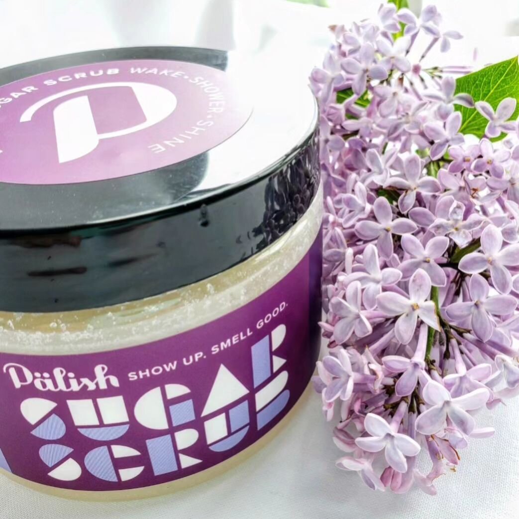 The lilacs are blooming!!! Who loves the scent of Lilac and wish they bloomed longer? Me! That's why I made a sugar scrub that smells like lilacs so I can have that scent whenever I want it. 
.
Lilac with just a hint of vanilla, Lilac Brulee is an ex