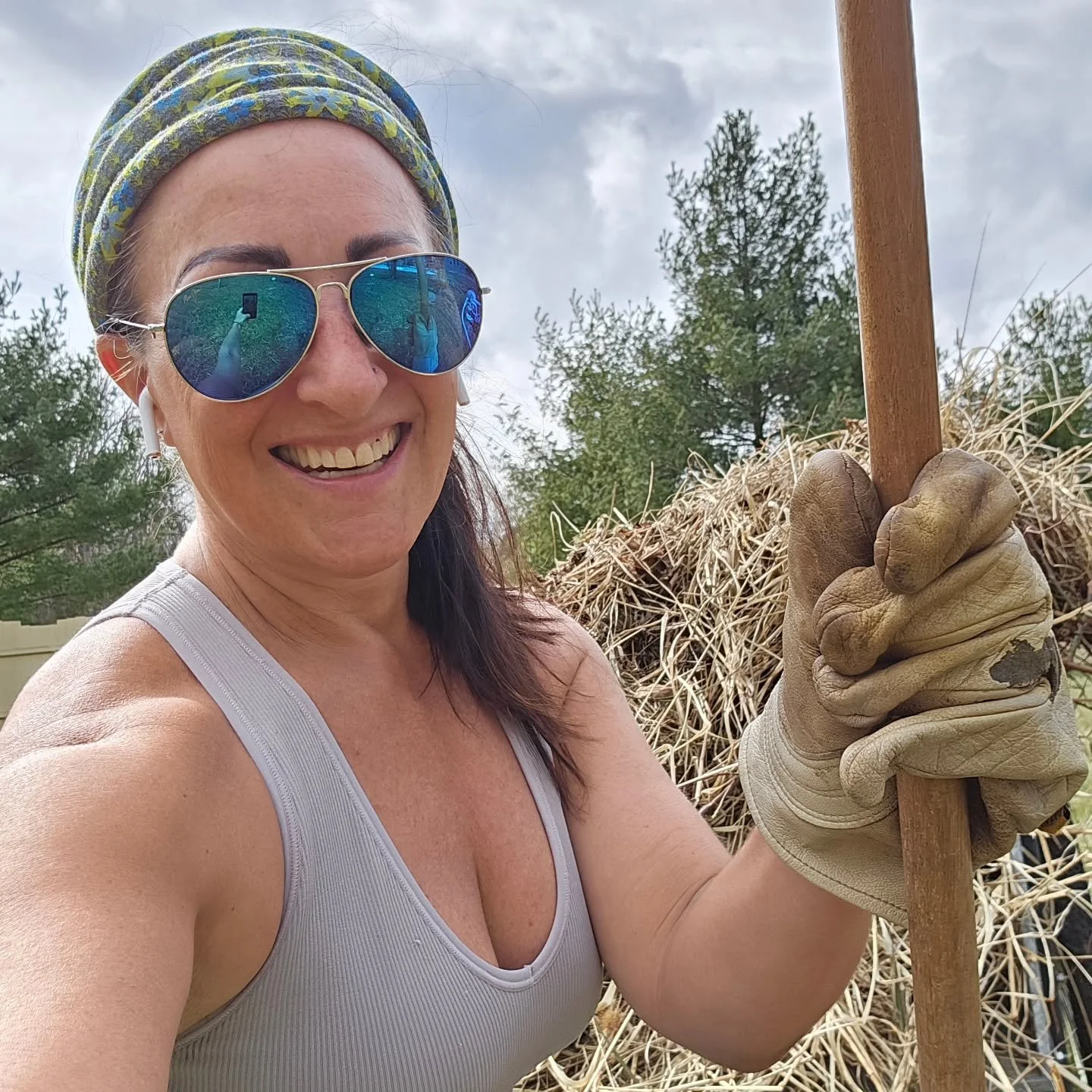 Oh, Ohio&hellip; weren&rsquo;t we just digging ourselves out from under mountains of snow? ❄️
.
And now today it&rsquo;s warm enough that I&rsquo;m suddenly outside doing the yard work I&rsquo;ve been ignoring for months. 🌤️🌱
 
Ohio weather really 