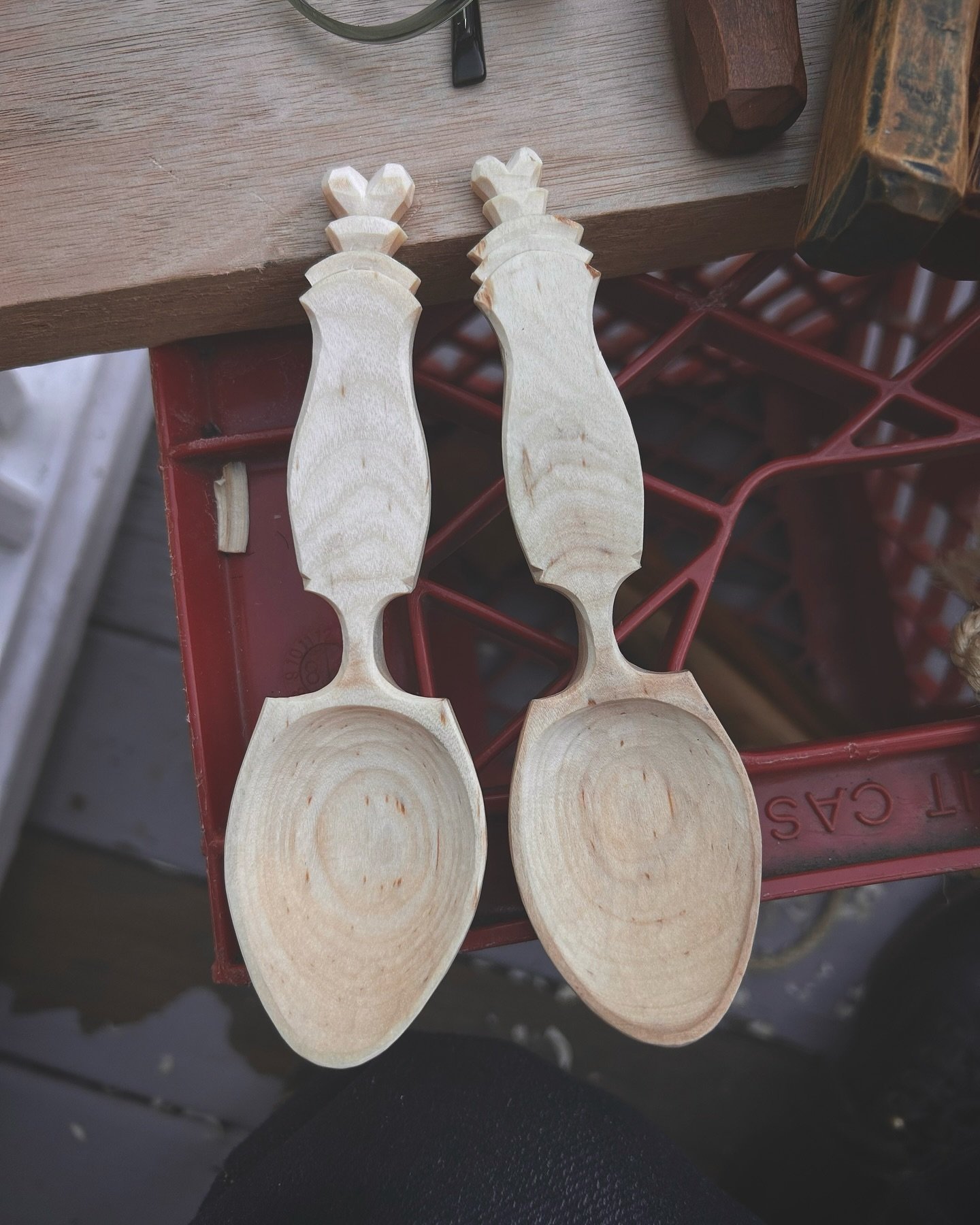 Two spoons for the day. Later on I&rsquo;ll add more chip carvings and paint them. 
 
 
 
 
 
 
 #spooncarving #greenwoodworking #kuksa #sloyd #spoons #handcraft #handmade #maker #kitchendecor #woodenspoons
#handcarved #weddinggift #slowcraft #bushcr