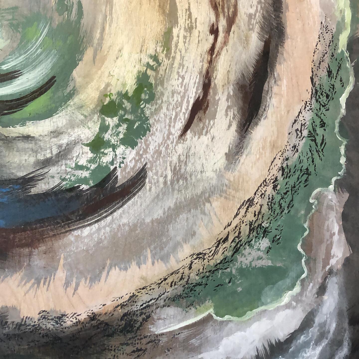 Detail of the next circular nature commission! This one will have a black bear, blue jay and a few more surprises hidden in there ; ) 🌿 

#coherence #textureartist