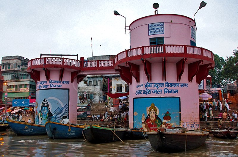 2011 Varanasi Ganges2.jpg