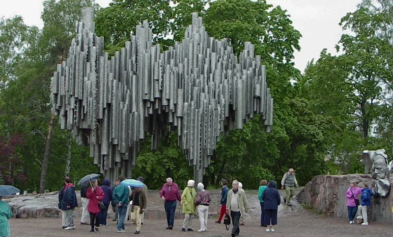 St Petersburg Garden Statue2.jpg