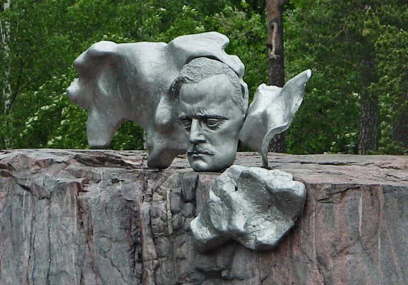 St Petersburg Garden Statue.jpg