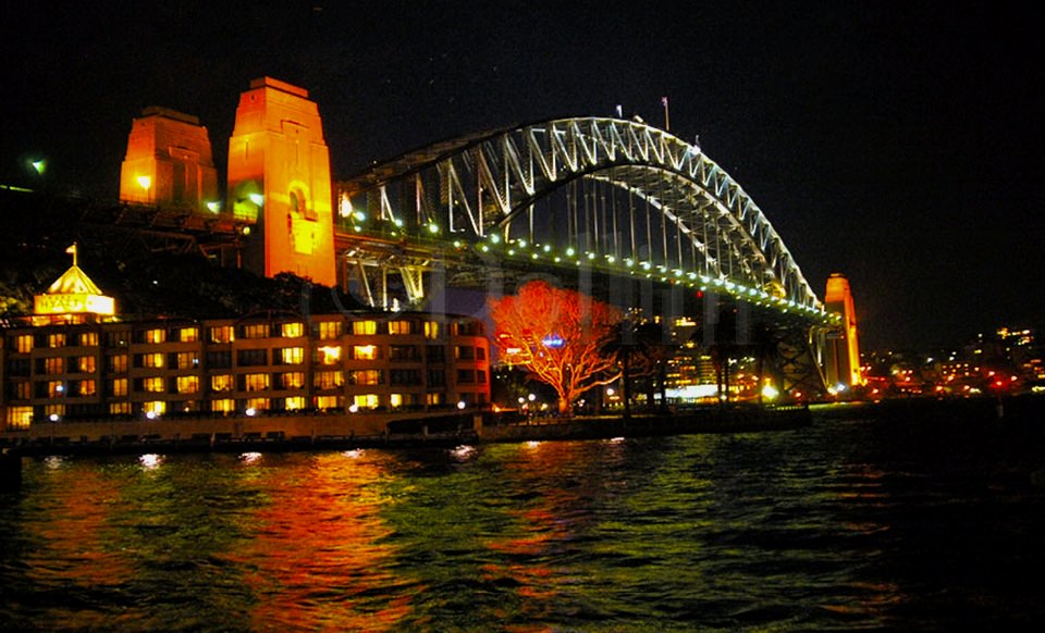 sydney-harbor-bridge-night.jpg