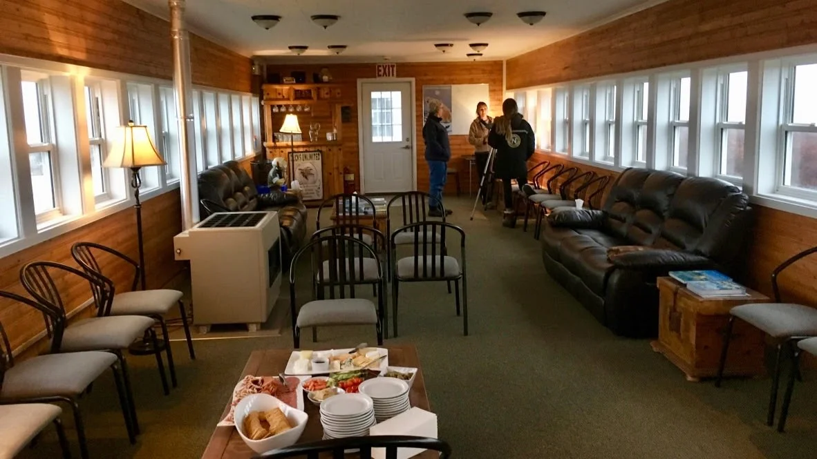 Tundra Lodge Lounge Car.jpg