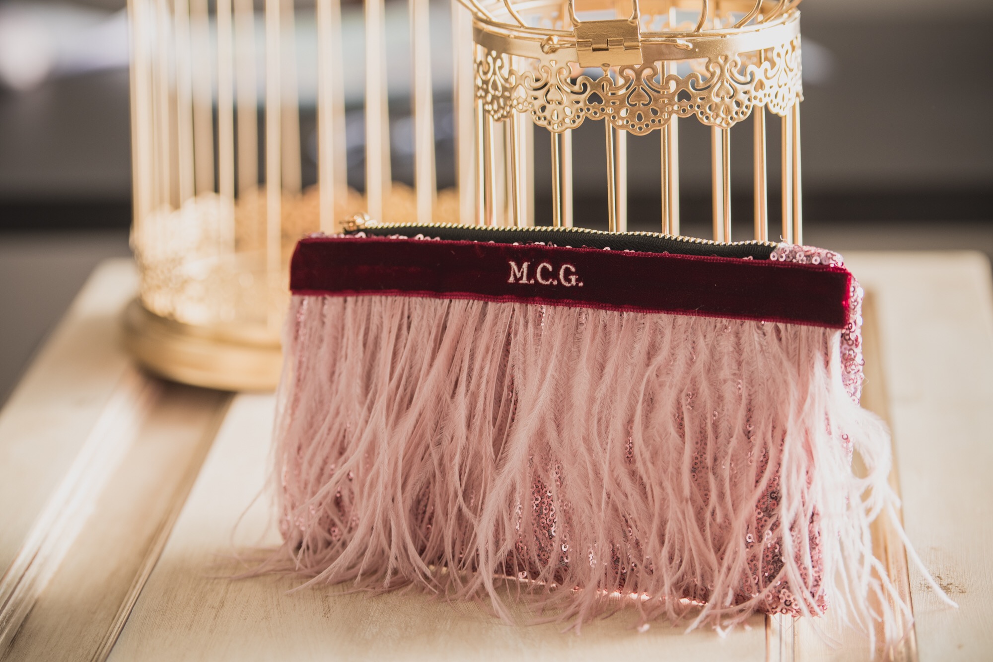 Bolsos con tus iniciales bordadas.