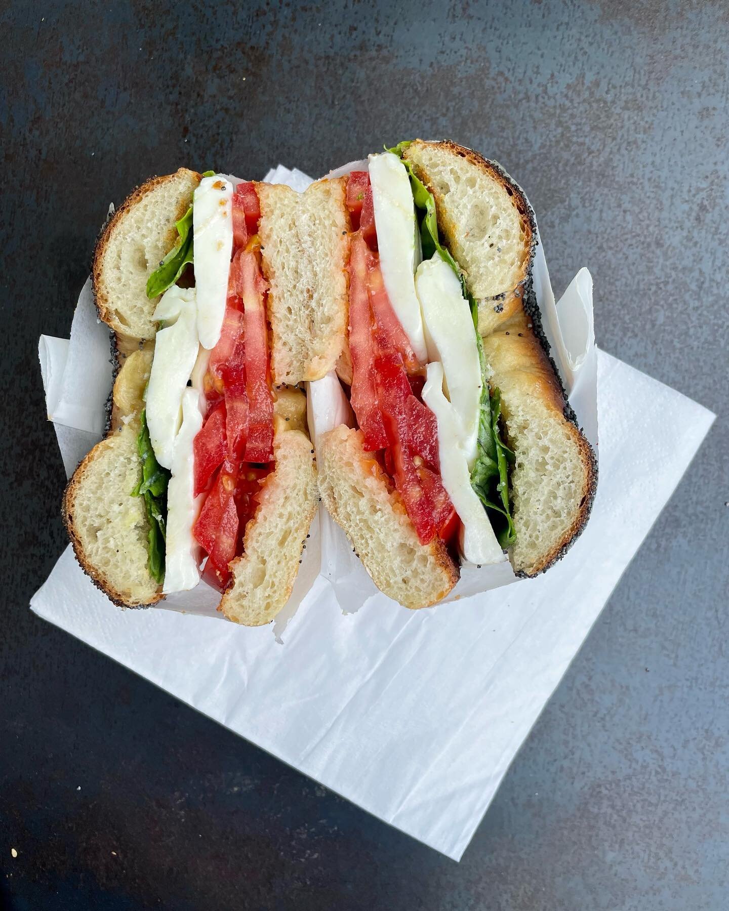 Caprese on Poppy. Simple.

#bagels #caprese #capetown #capetownfood #foodstagram #bagelscapetown #breestreetcapetown #bagelshop #poppyseedbagel