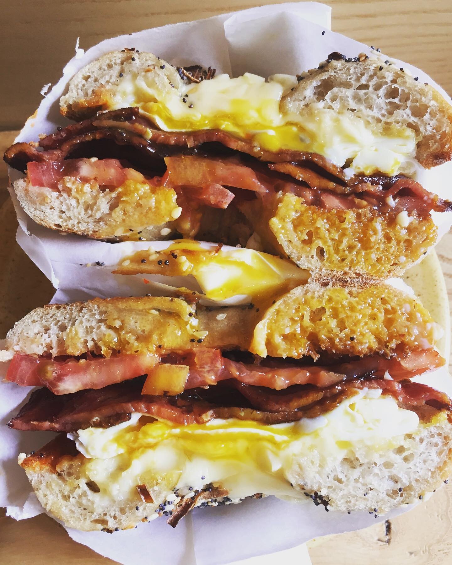 B R E A K F A S T

Grilled emmenthal, streaky bacon, tomato, overeasy fried egg &amp; sriracha.

All day every day.

#bagels #maxbagels #eeeeeats #brunch #bagelshop #alldaybreakfast