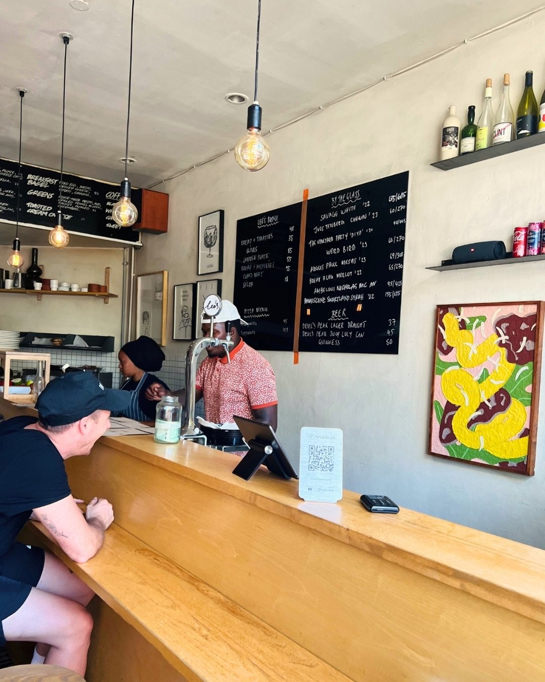 You get the best of both worlds 👉 bagel shop by day 🥯 wine bar by night 🍷