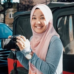 A Singapore-based writer and photographer, often found getting lost in new cities. A lover of mountains, she is drawn to mindfulness and solitude—themes often reflected in her work. The perfect trip for her involves autumn leaves, green tea latte and long walks (not on the beach).