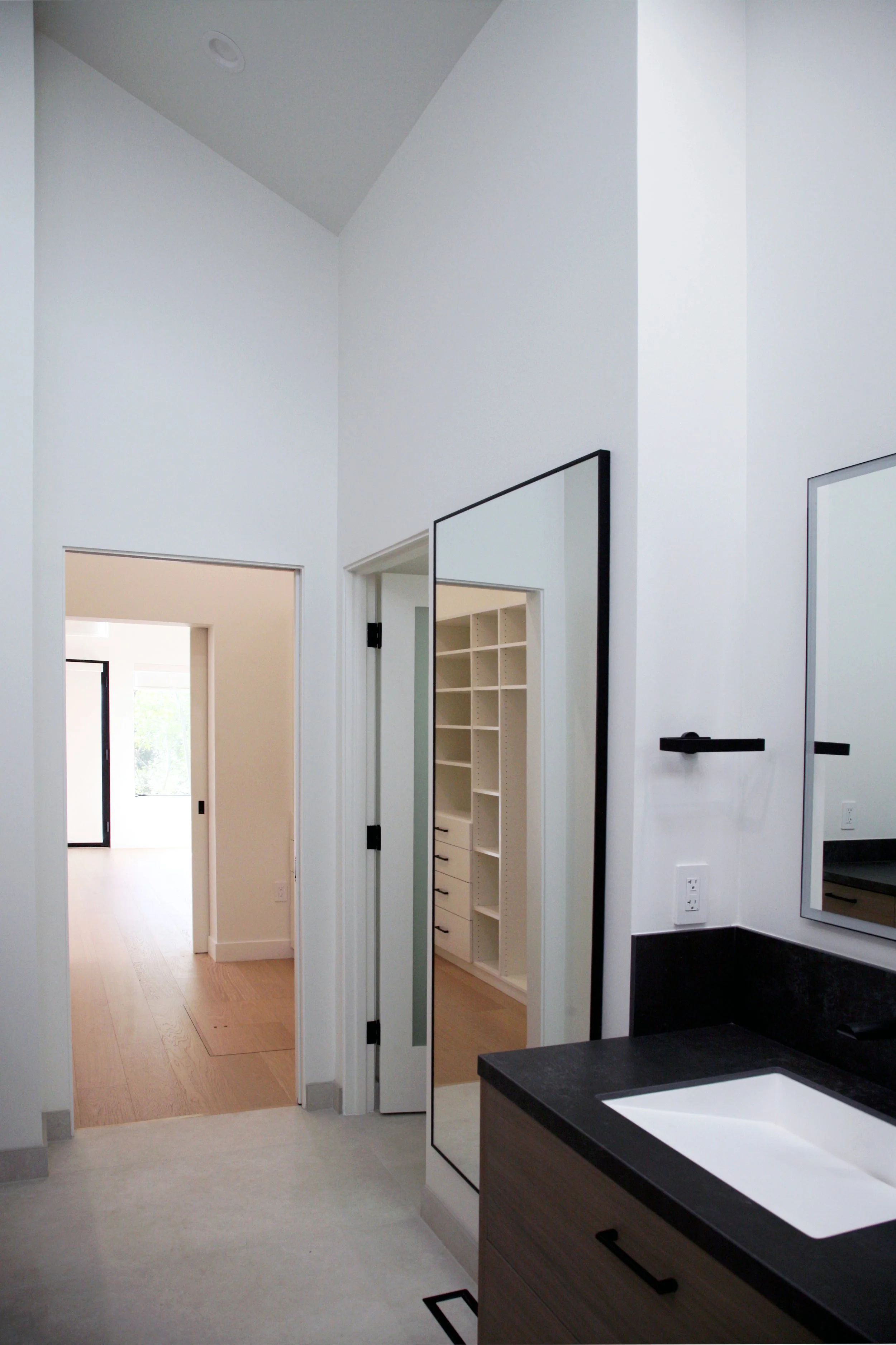 SAN CARLOS HOUSE 90 PRIMARY BATH.JPG