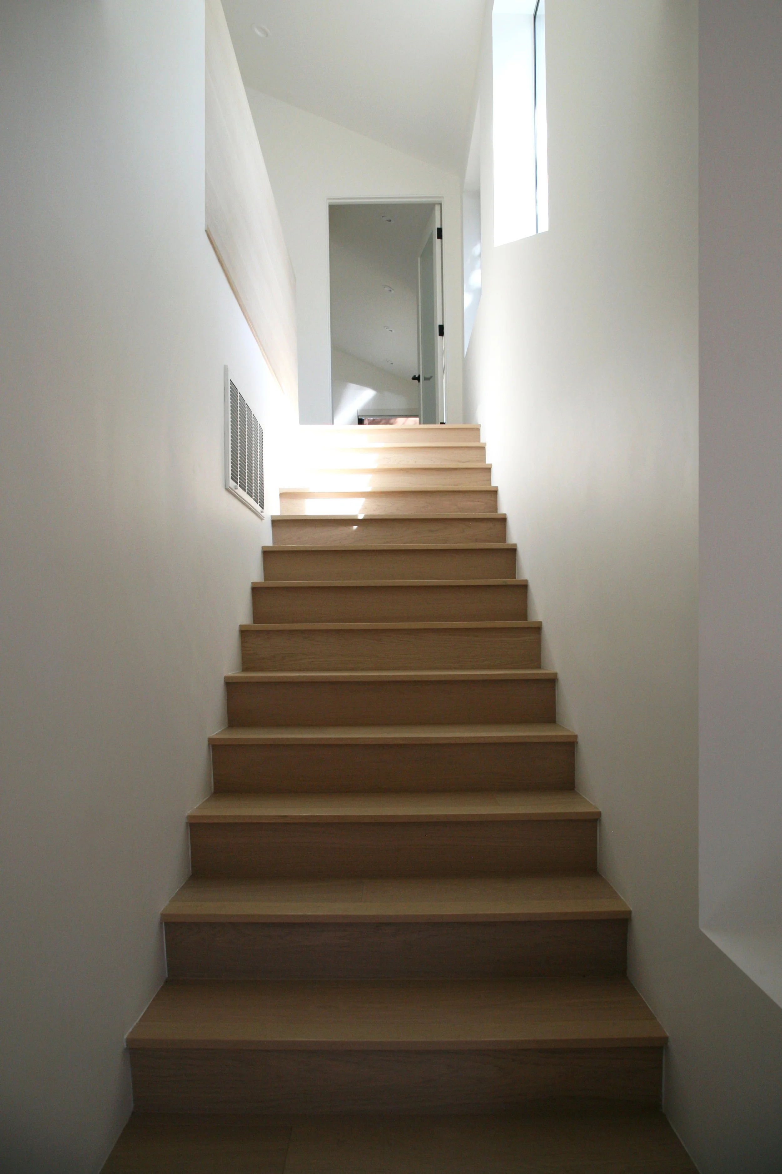 SAN CARLOS HOUSE 10 STAIRS.JPG