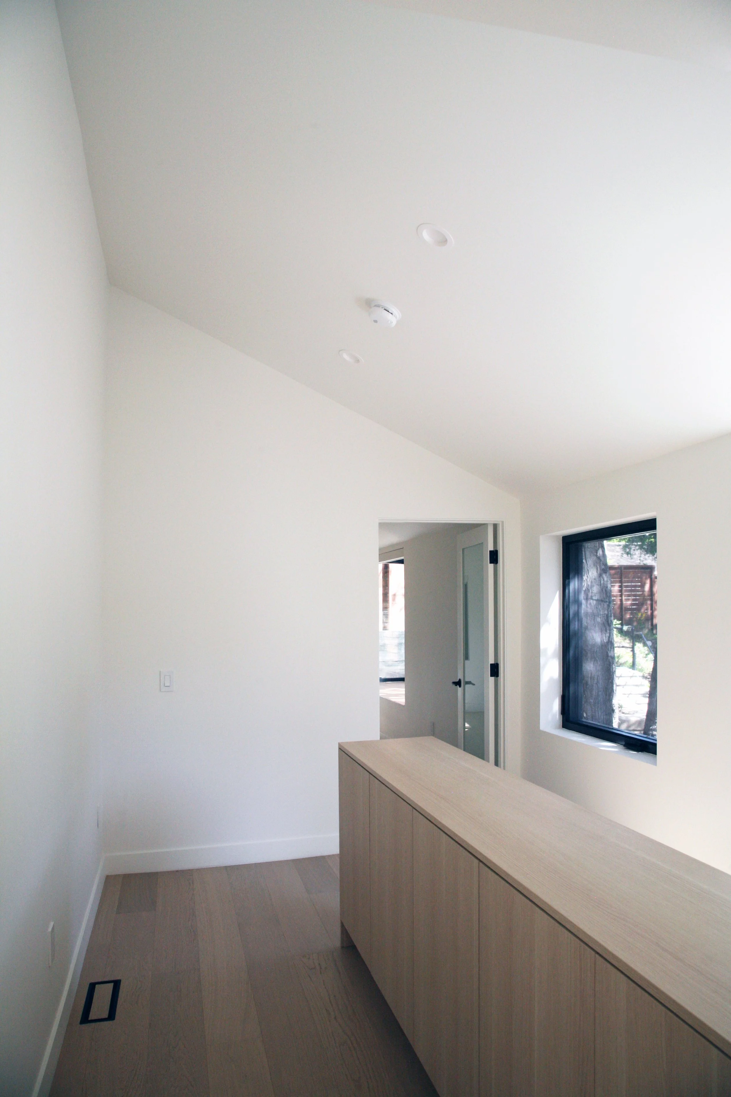 SAN CARLOS HOUSE 14 HALL.JPG
