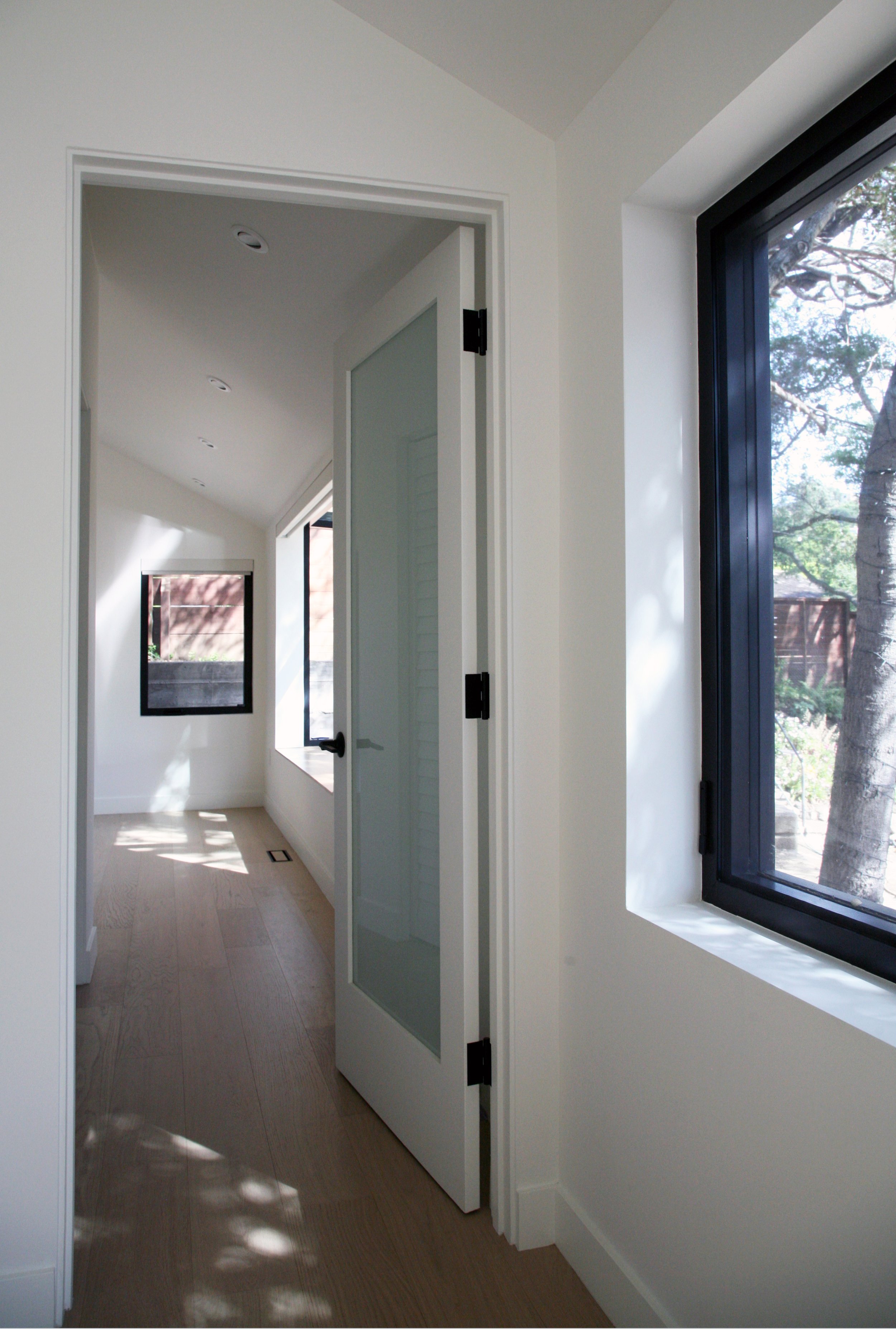 SAN CARLOS HOUSE 15 HALL.JPG