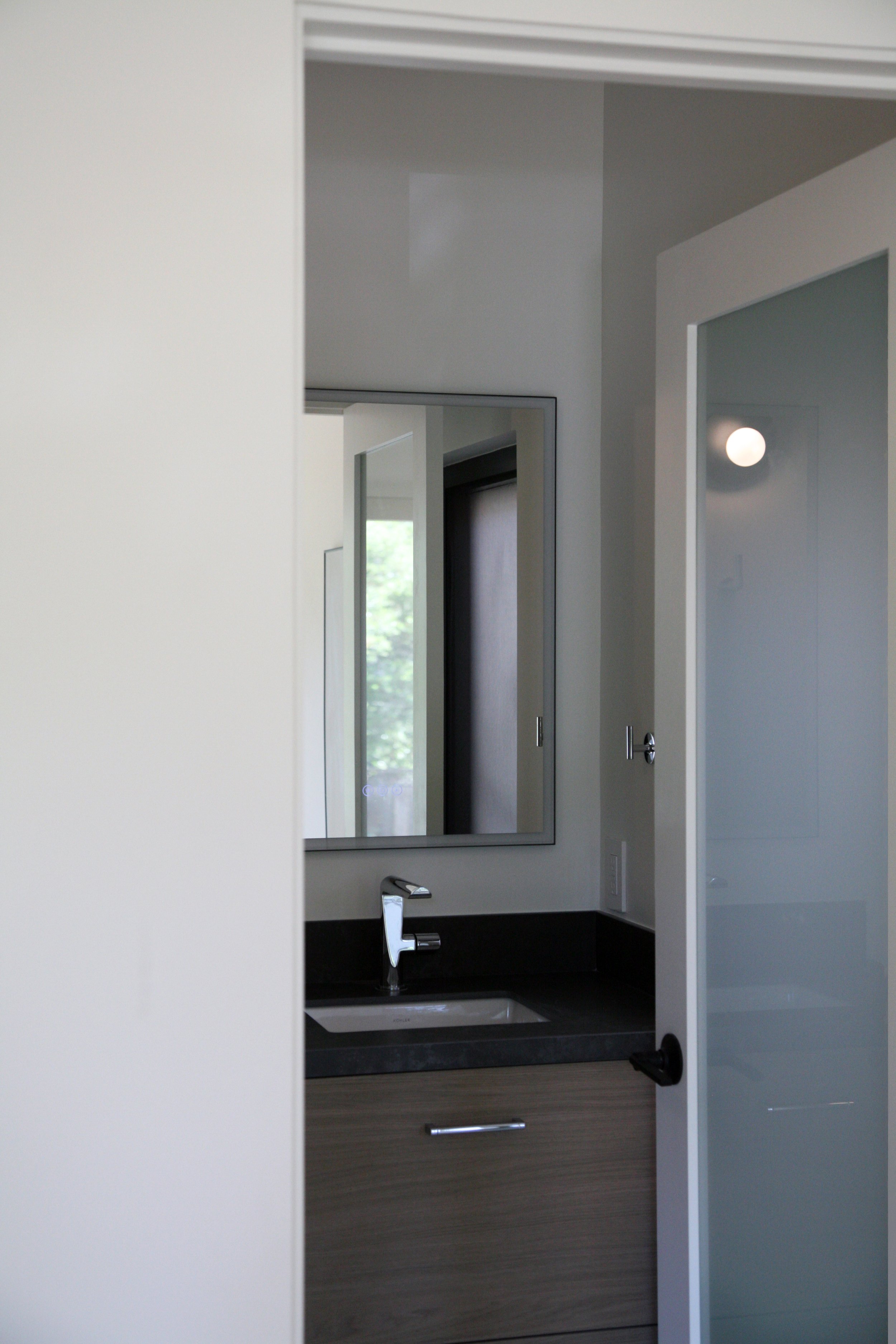 SAN CARLOS HOUSE 21 KIDS BATH.JPG