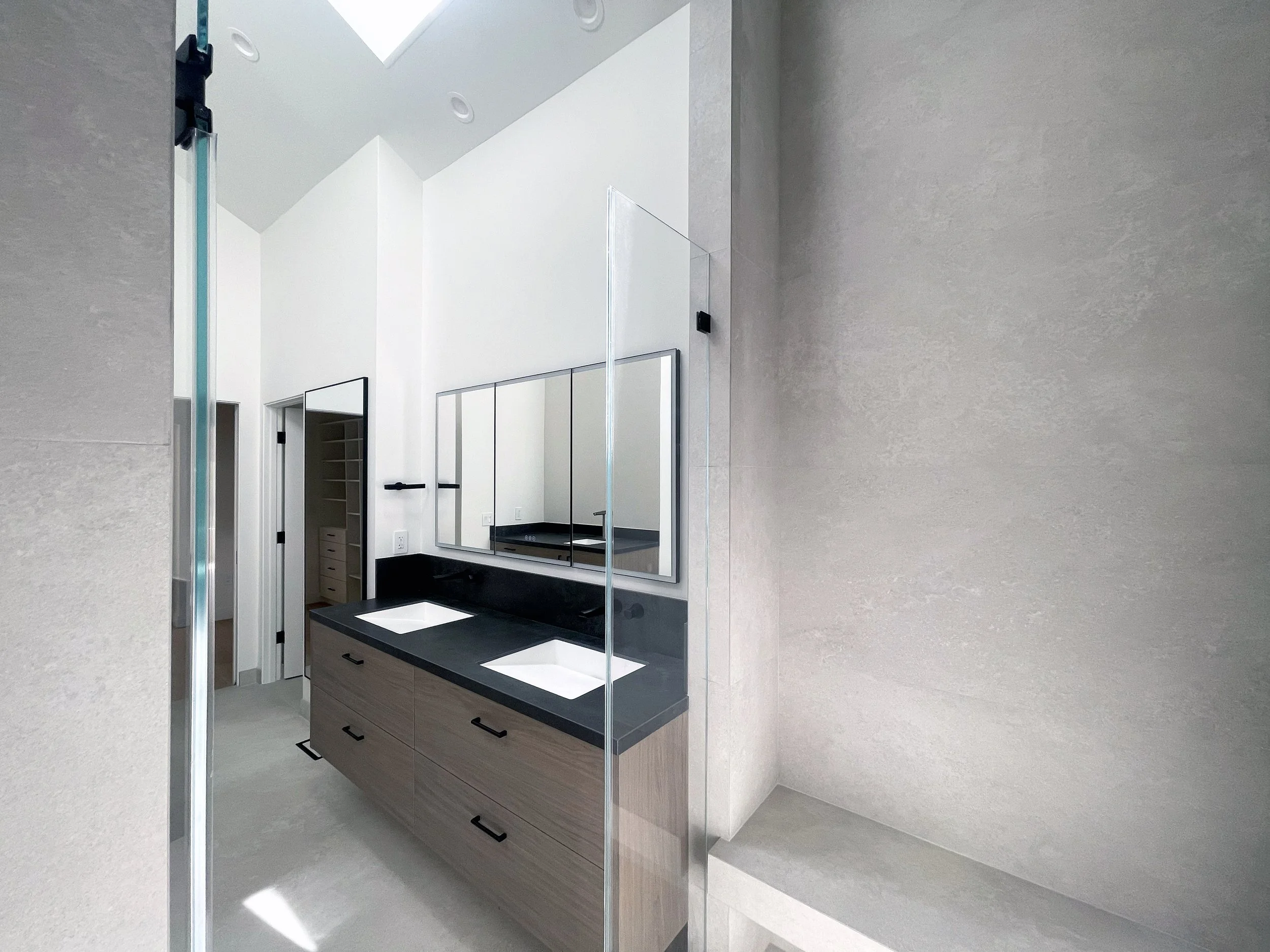 SAN CARLOS HOUSE 48 PRIMARY BATH.jpeg