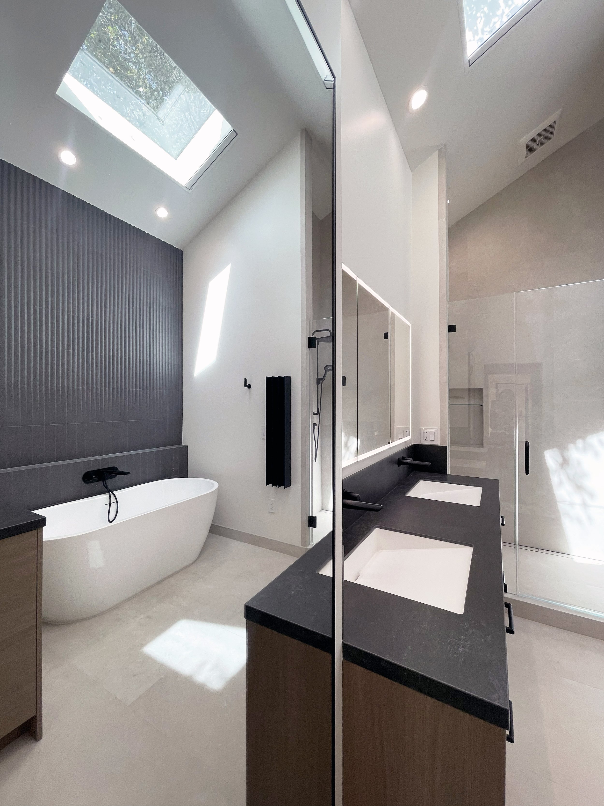 SAN CARLOS HOUSE 50 PRIMARY BATH.jpeg