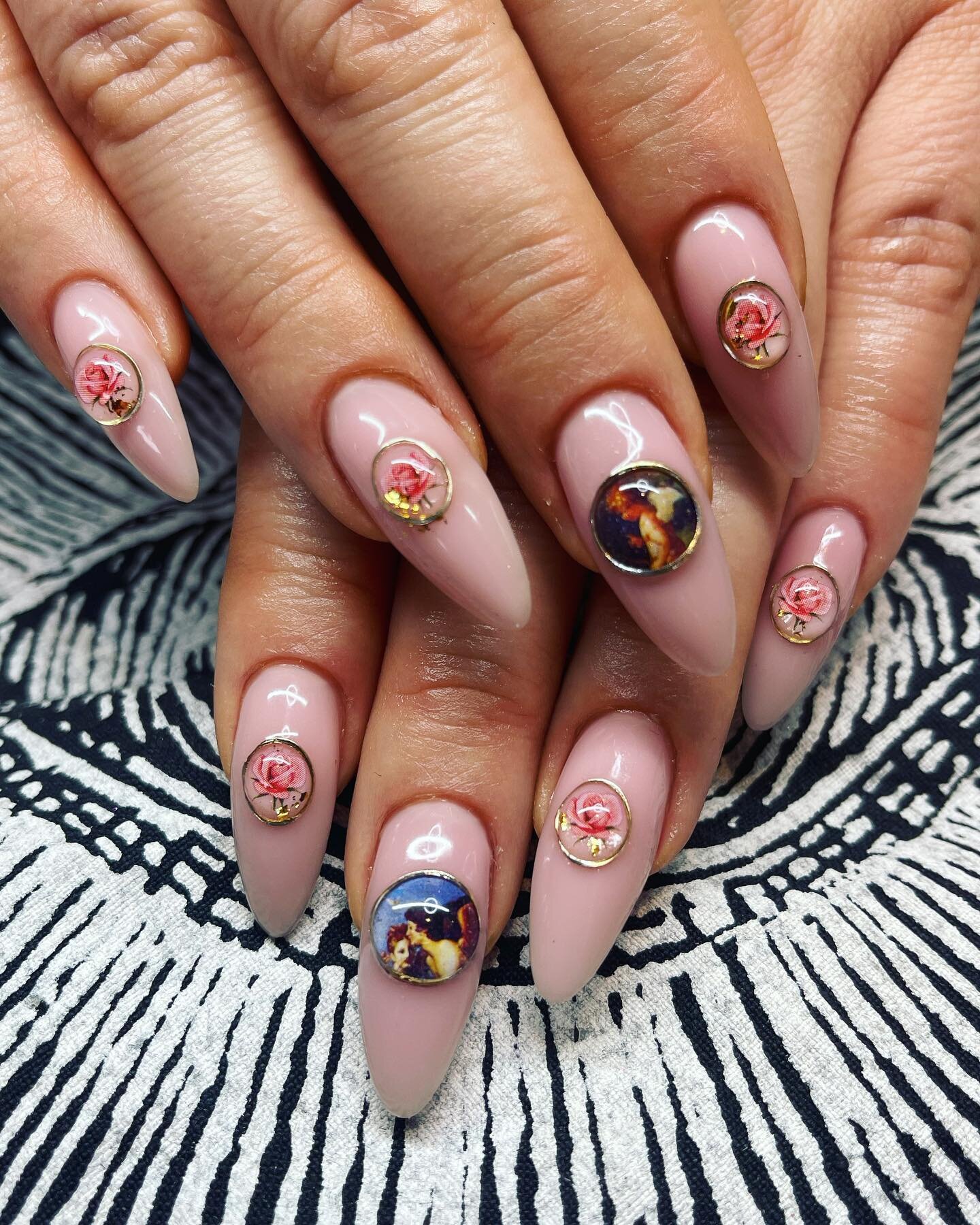 Cherubs and roses but make it granny 🖤 #acronychous #freshtodeath #hardgel #nails #nailart #denver #naildesigns #denvernails #gelmanicure #nailsofinstagram #nailtech #denvernailsalon #naturalnails #nailstagram #salonnails #nailideas #denvernailtech 