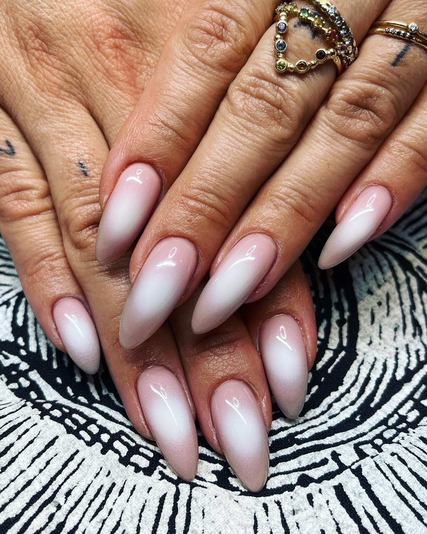 👩🏻&zwj;🍳😘🤌🏼 #acronychous #freshtodeath #hardgel #nails #nailart #denver #naildesigns #denvernails #gelmanicure #nailsofinstagram #nailtech #denvernailsalon #naturalnails #nailstagram #salonnails #nailideas #denvernailtech #nailsalon #notd #nail