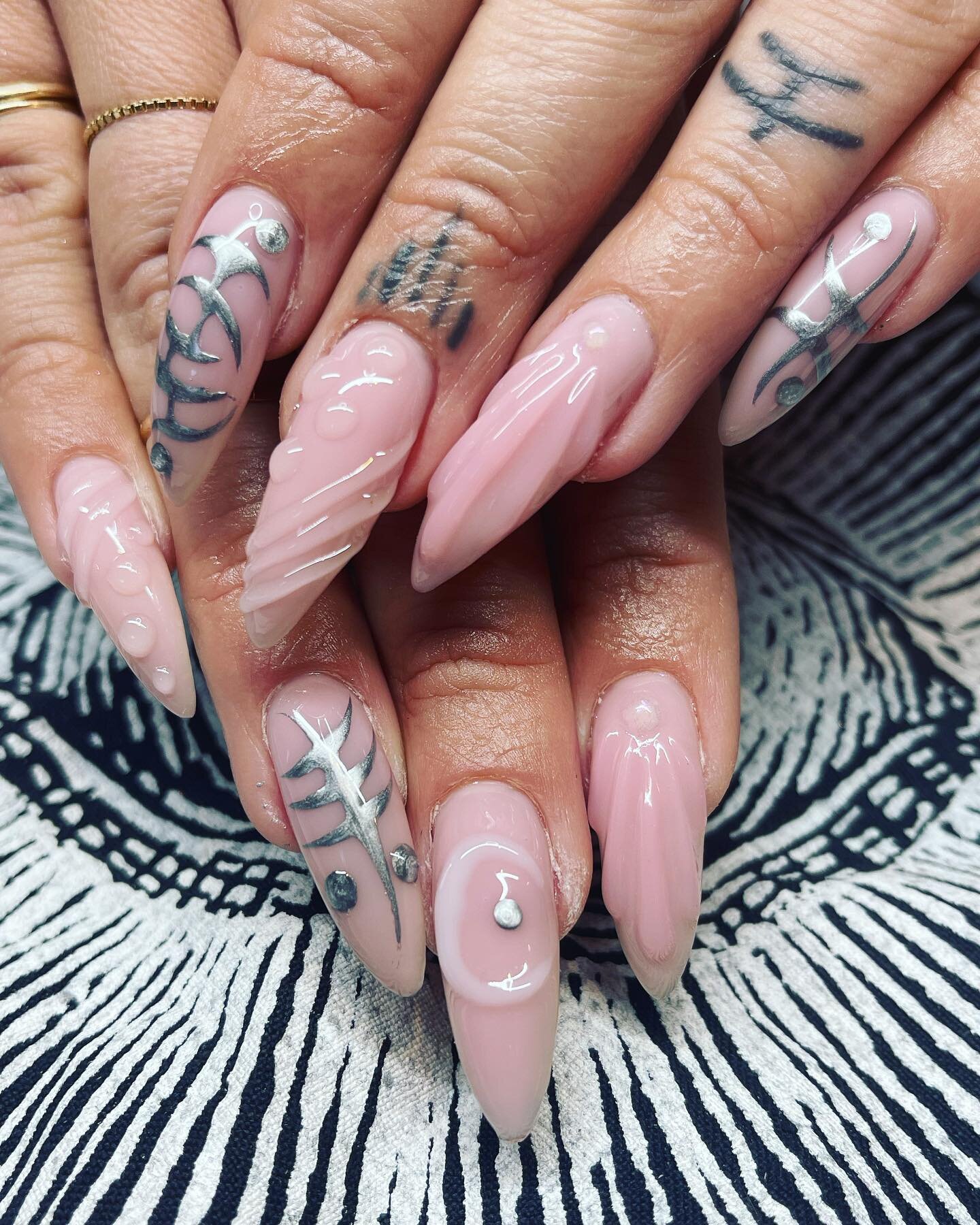 3D flesh light on natural nails 💦💦 inspo from @ask4nailz  #acronychous #freshtodeath #hardgel #nails #nailart #denver #naildesigns #denvernails #gelmanicure #nailsofinstagram #nailtech #denvernailsalon #naturalnails #nailstagram #salonnails #nailid