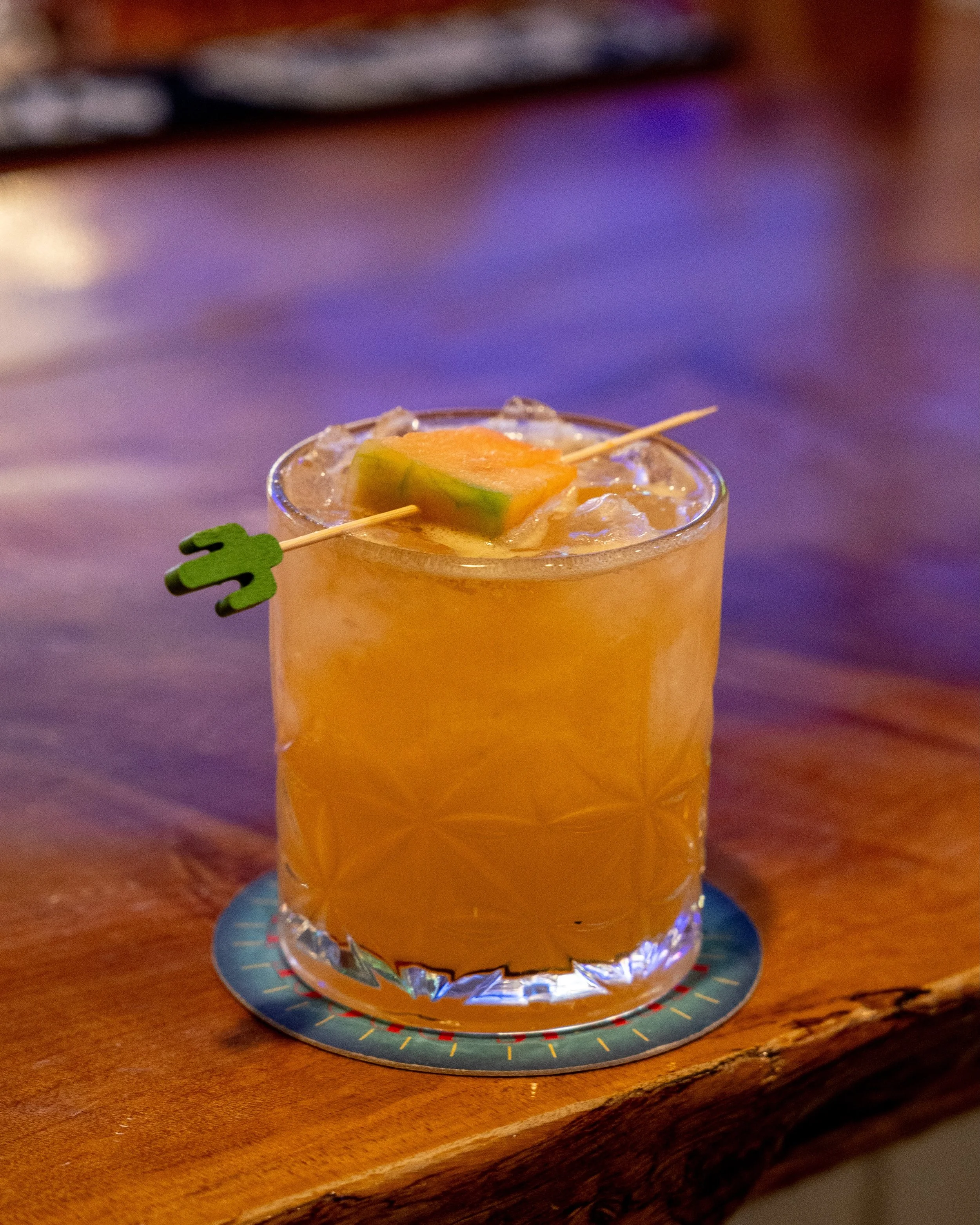 Good drinks are better with good company. Tag your crew. 👇🏻

📸: Cantaloupe Margarita- New Flavor 🍹