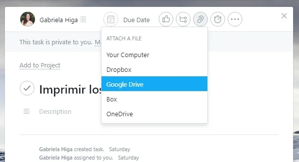 Para adjuntar un archivo, hacé click en el ganchito y elegí la fuente.