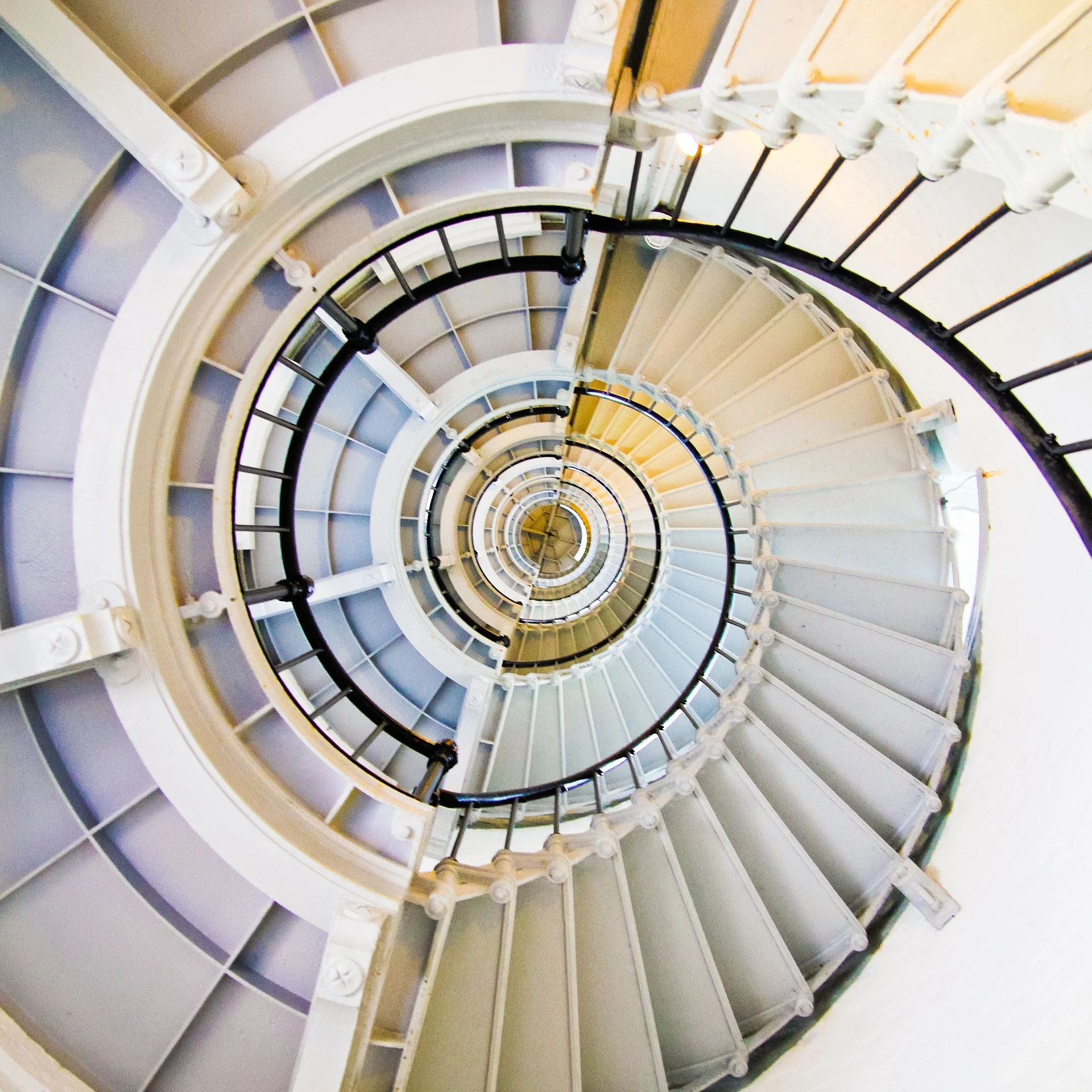 stairs-839307_1920.jpg