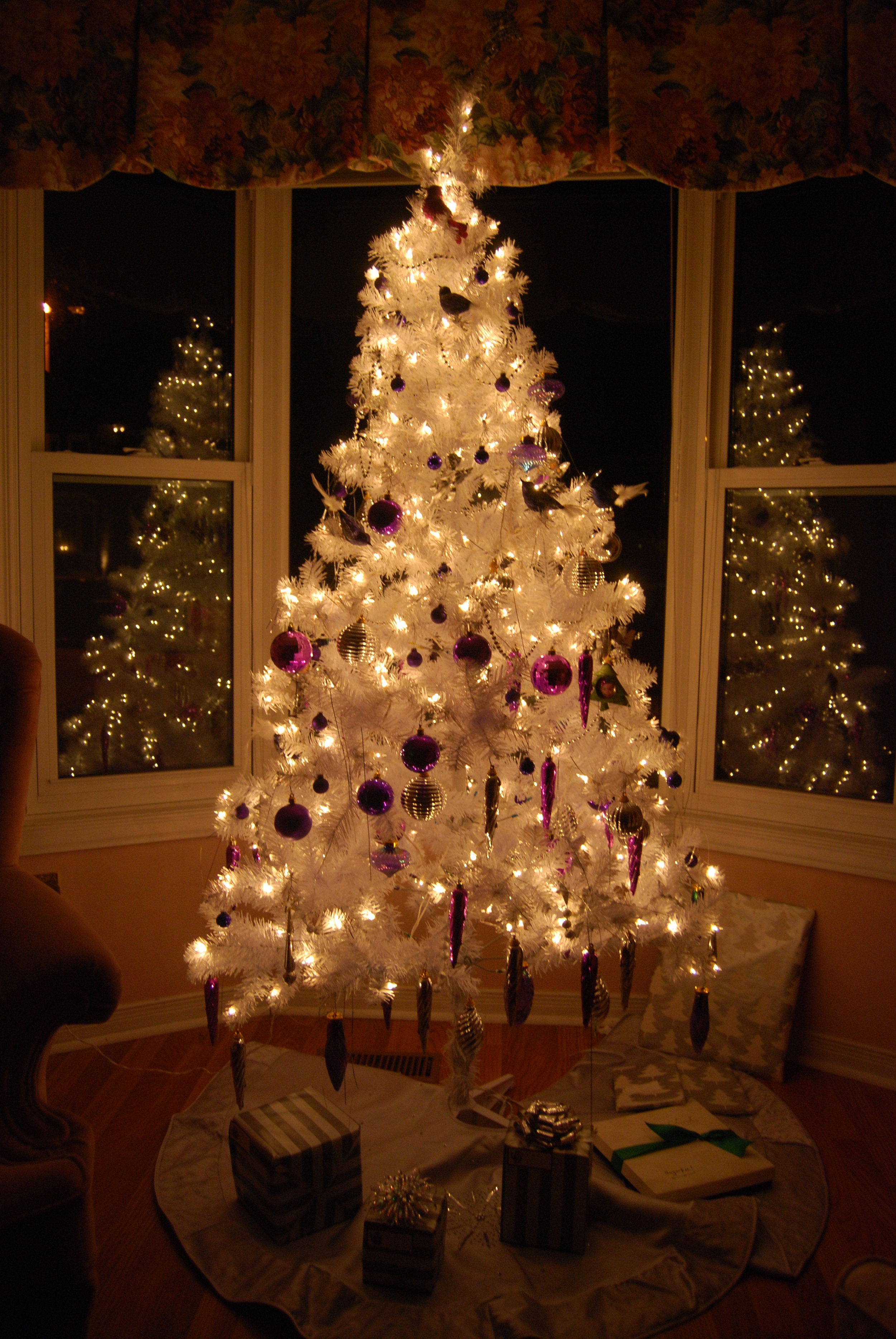 White_christmas_tree.jpg