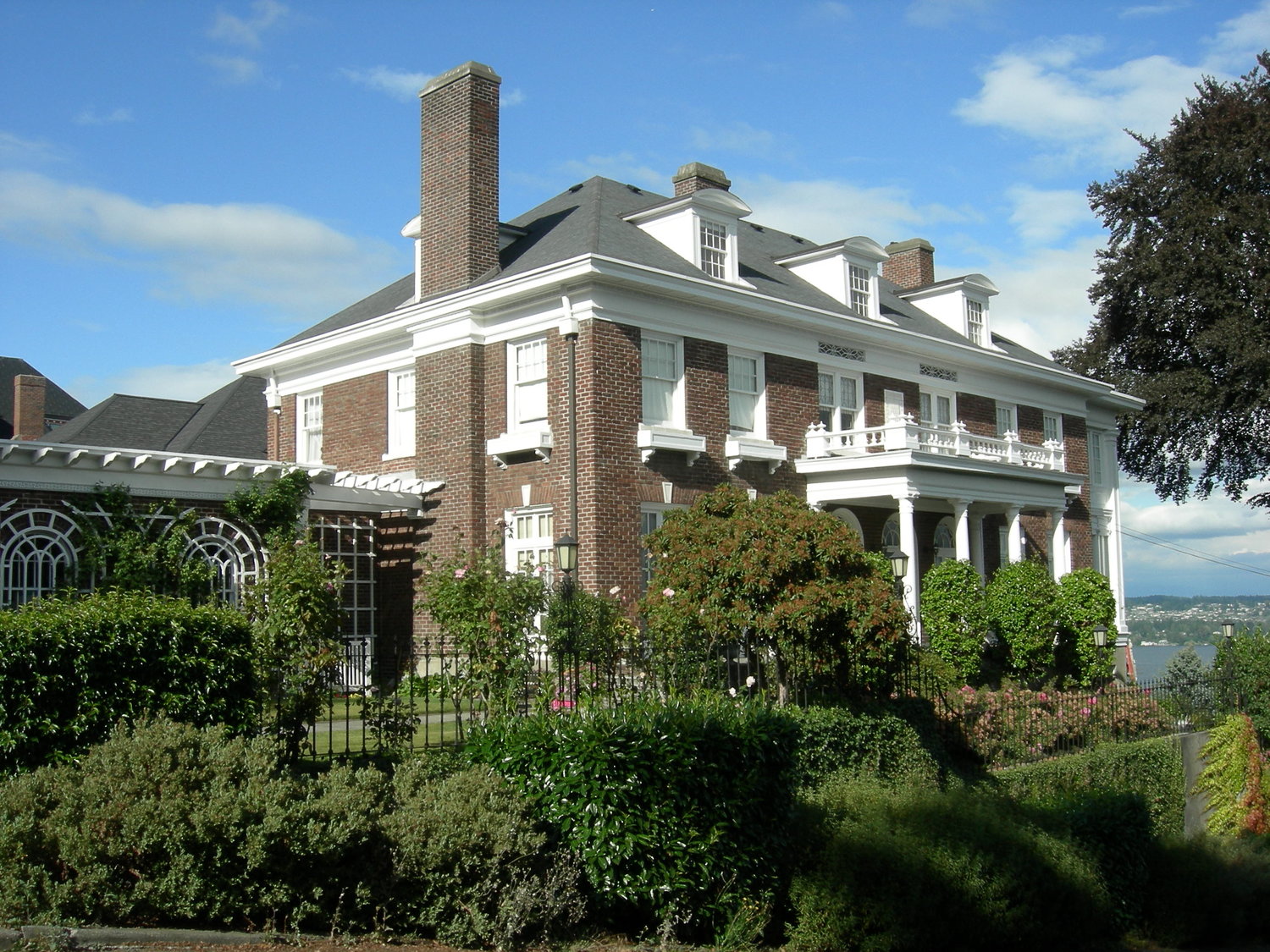 Raymond-Ogden_Mansion_03.jpg