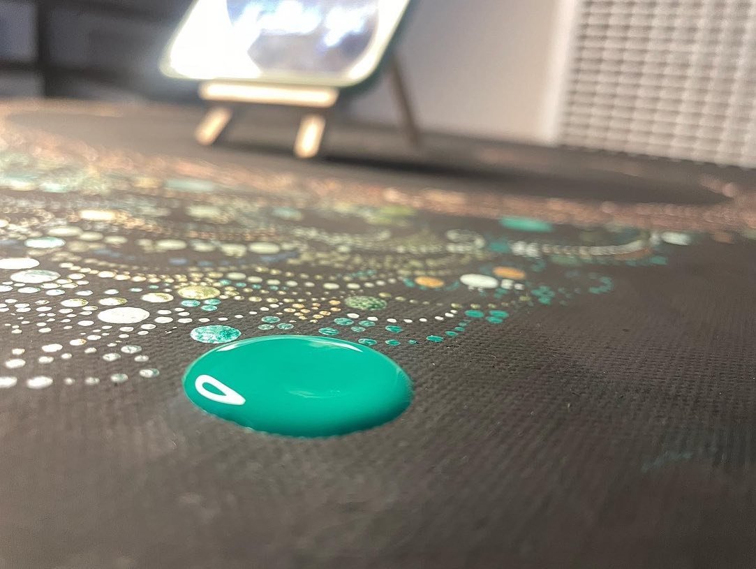 *** TRAVLIN' N PAINTIN' ***
Watching travel Vlogs on Youtube with mt little easel &quot;tv&quot; stand while I make this next 3ft x 3ft Tree😍😘 its upside down. I have to paint with it lying flat because the jumbo dots will drip other wise. Happy Su