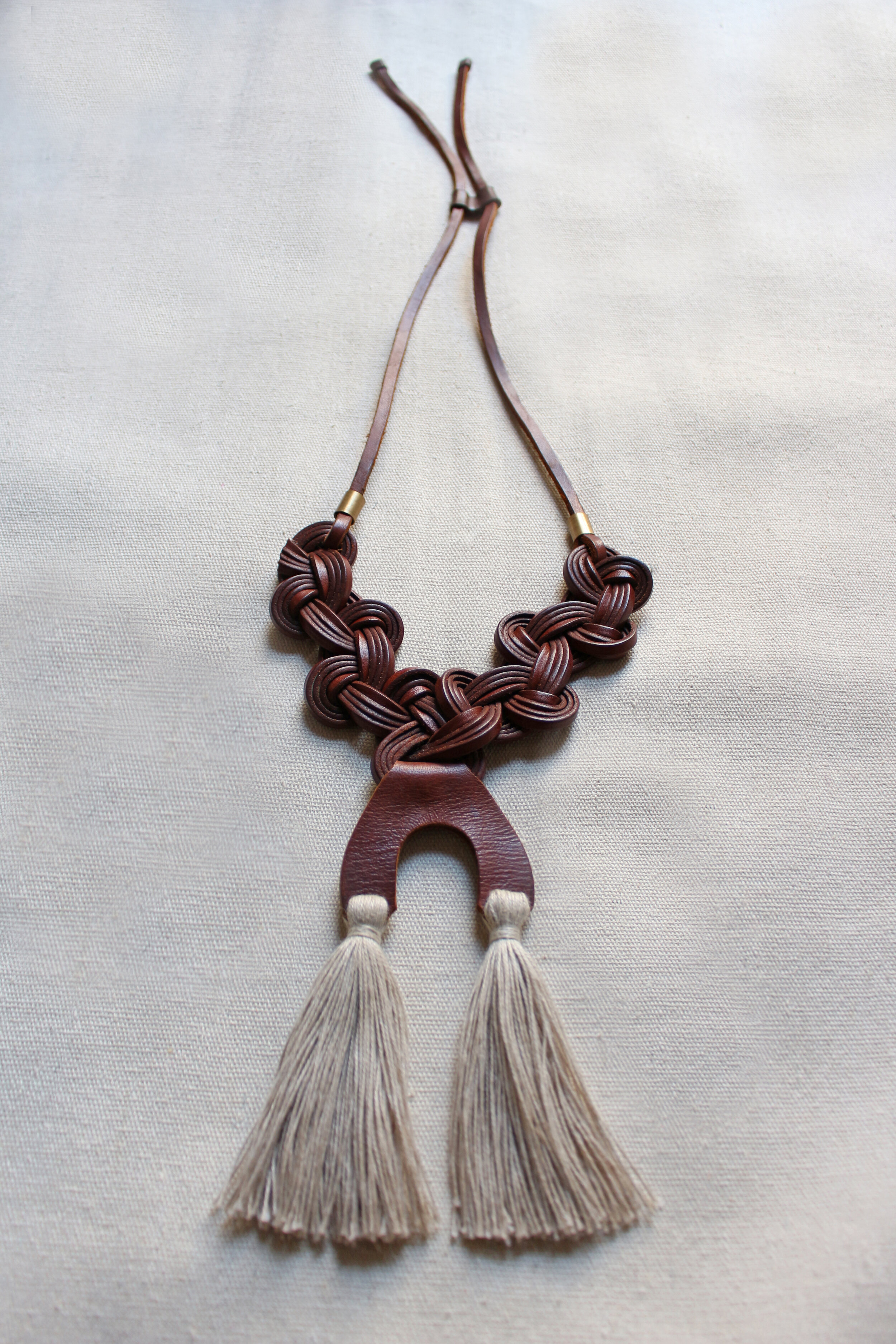 Lien Necklace Canvas