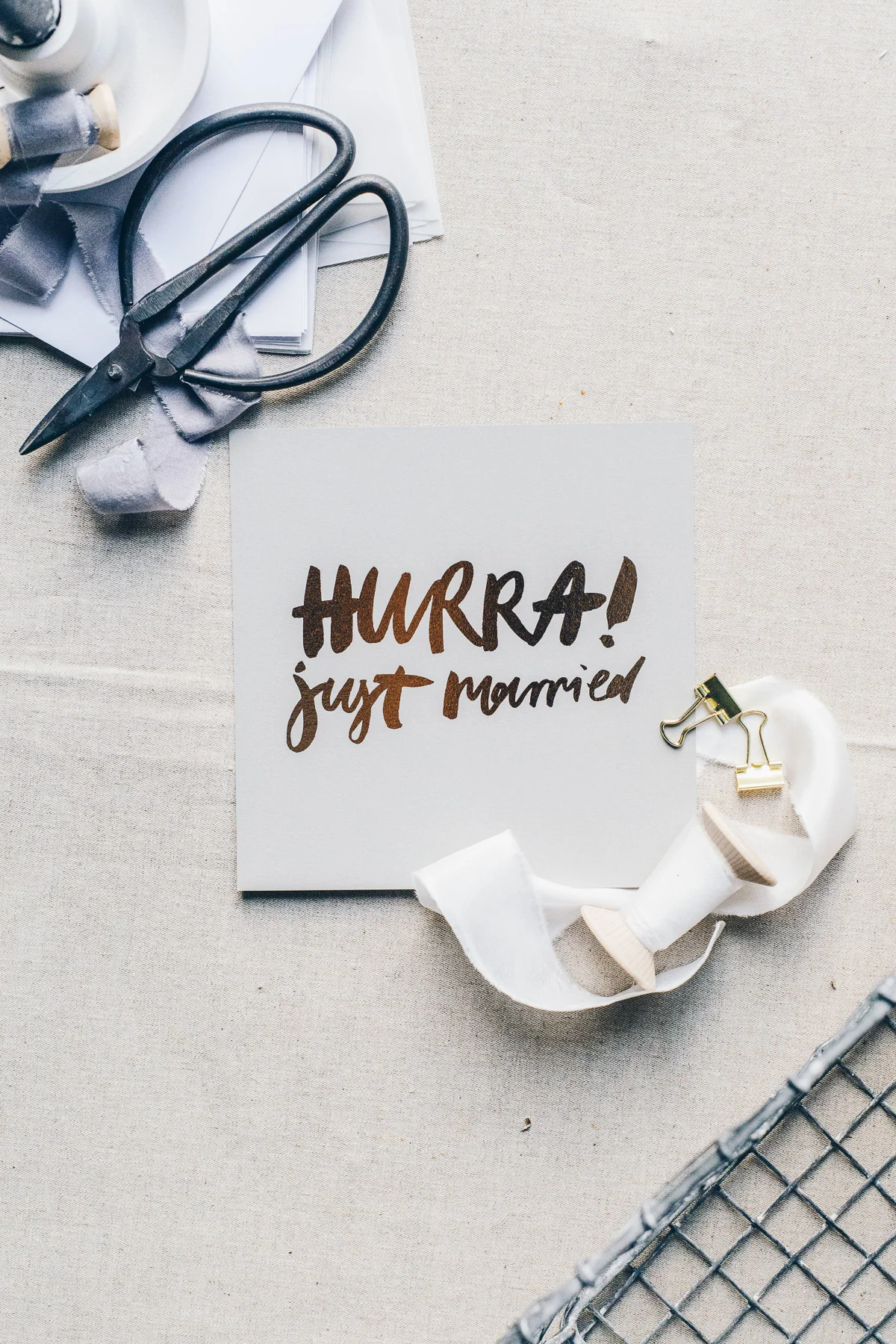 Hochzeit Glückwunschkarte "Hurra - just married" -Rosegoldfolie- Design & Lettering: Viviane Lenders | Druck: Herzdruck
