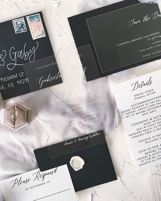 Check out this cute couples invitation suite😍🔥 Yes that’s an acrylic save the date AND invitation.