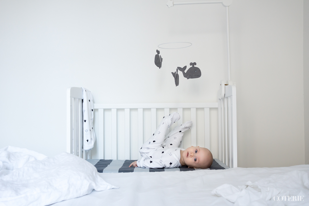 Raikas raidallinen lakana on kotimaiselta uudelta merkiltä BabyWallabylta . Kurkkaahan Instagramin puolelle , jossa on käynnissä arvonta heidän kanssaan!