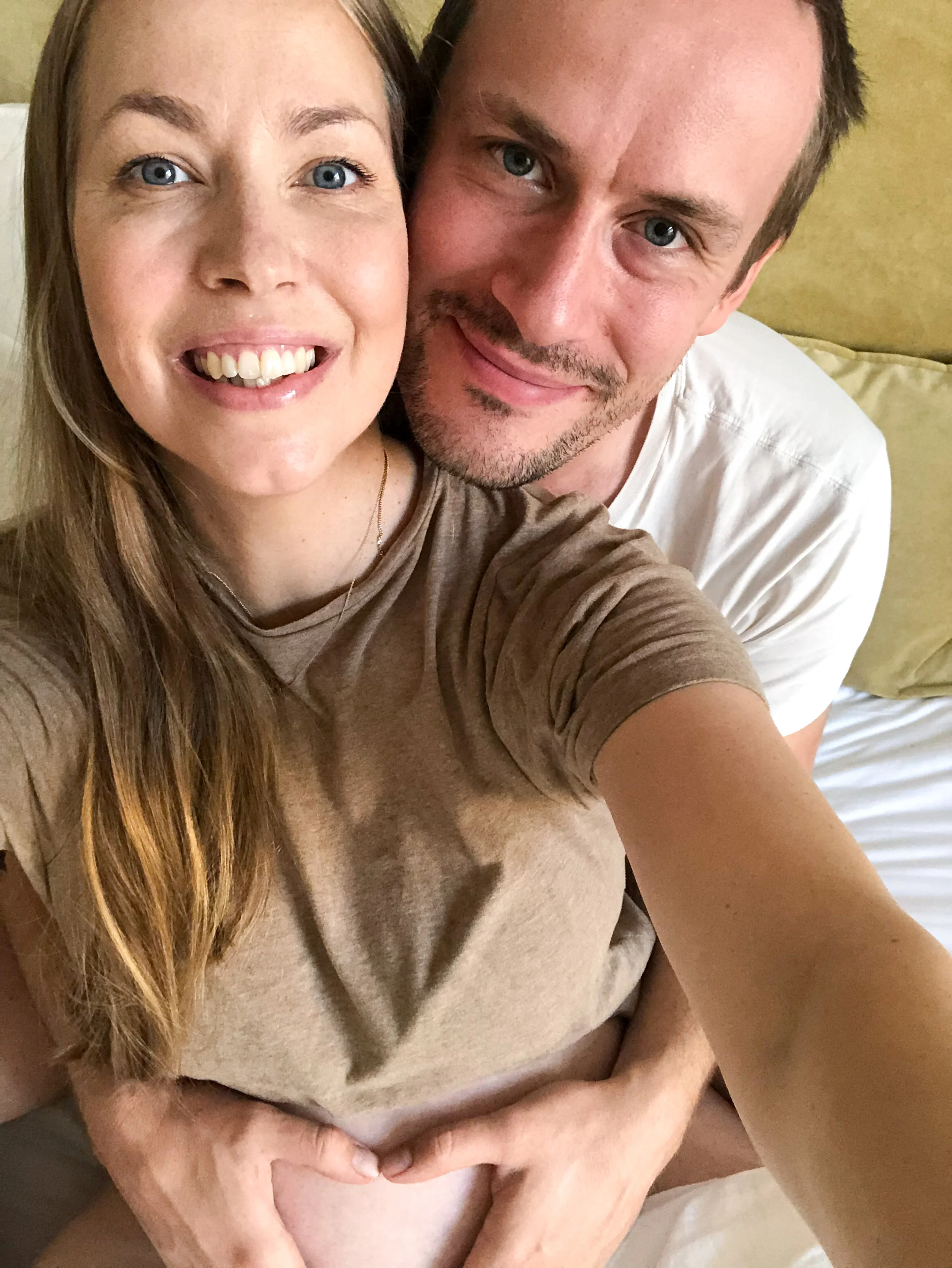 Kunnollisia yhteiskuvia Patrikin kanssa emme nyt tällä kertaa saaneet, mutta onneksi muutaman onnistuneen selfien edes <3 Btw, täydellisen värinen beige t-paitani Totemelta.