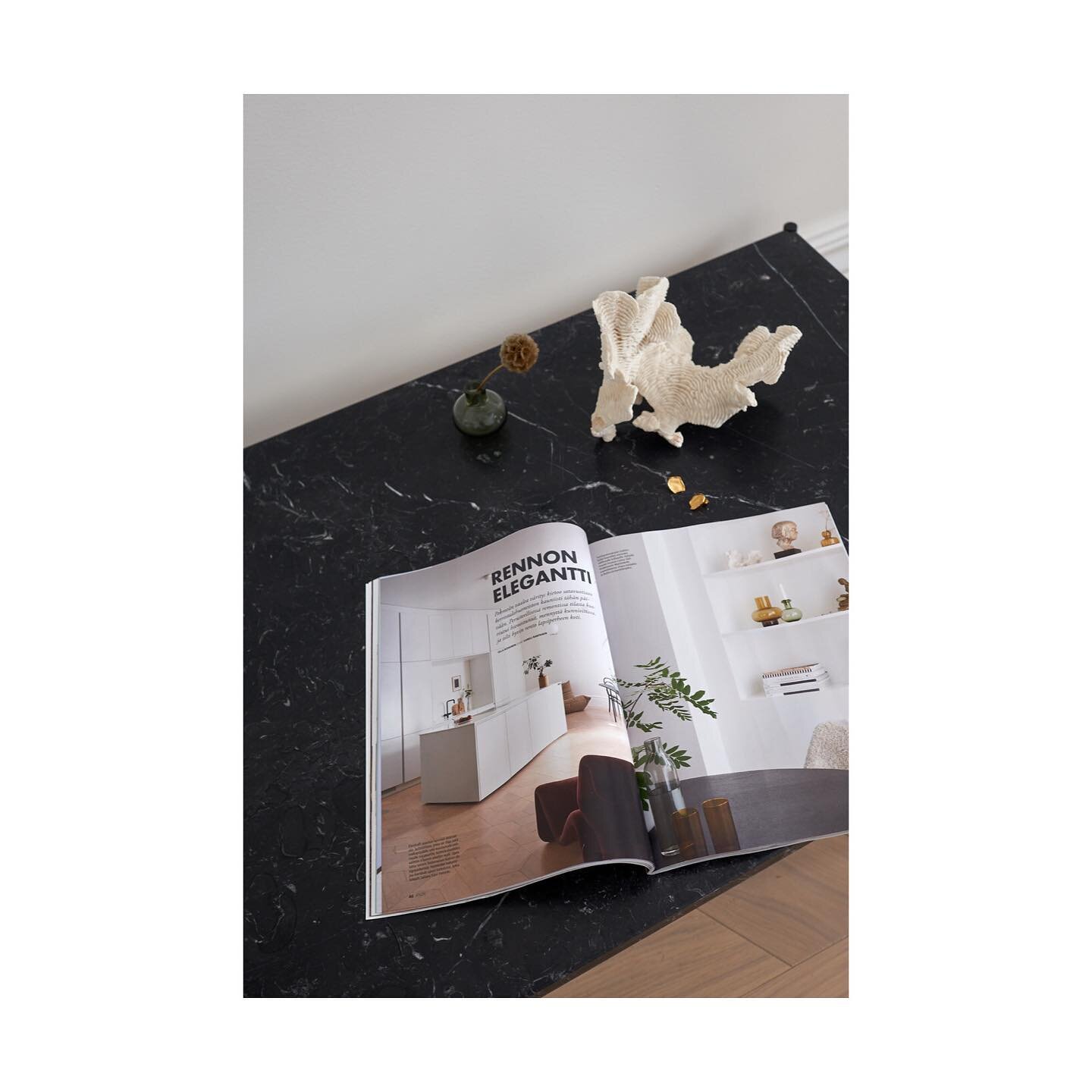 Our home in the latest @asunlehti -  A Finnish interior magazine playing in its own league ✨

The title says &ldquo;Elegant while relaxed&rdquo;. Somehow we managed to convince the Editor in Chief @ullakoskinen 😅🤷🏼&zwj;♀️

Well, I guess our materi