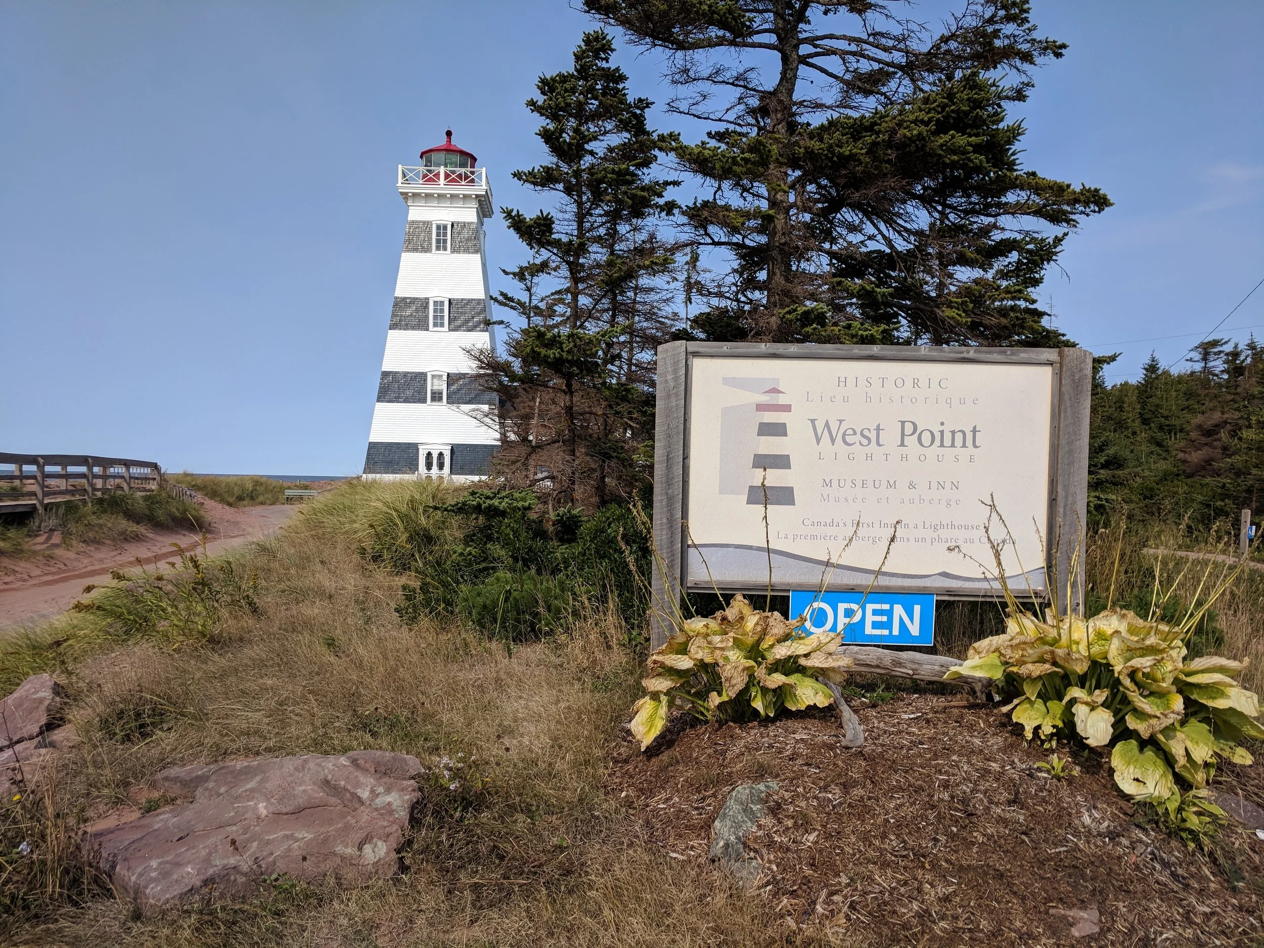 It’s still an active beacon, except it’s automated. The house is also an inn.