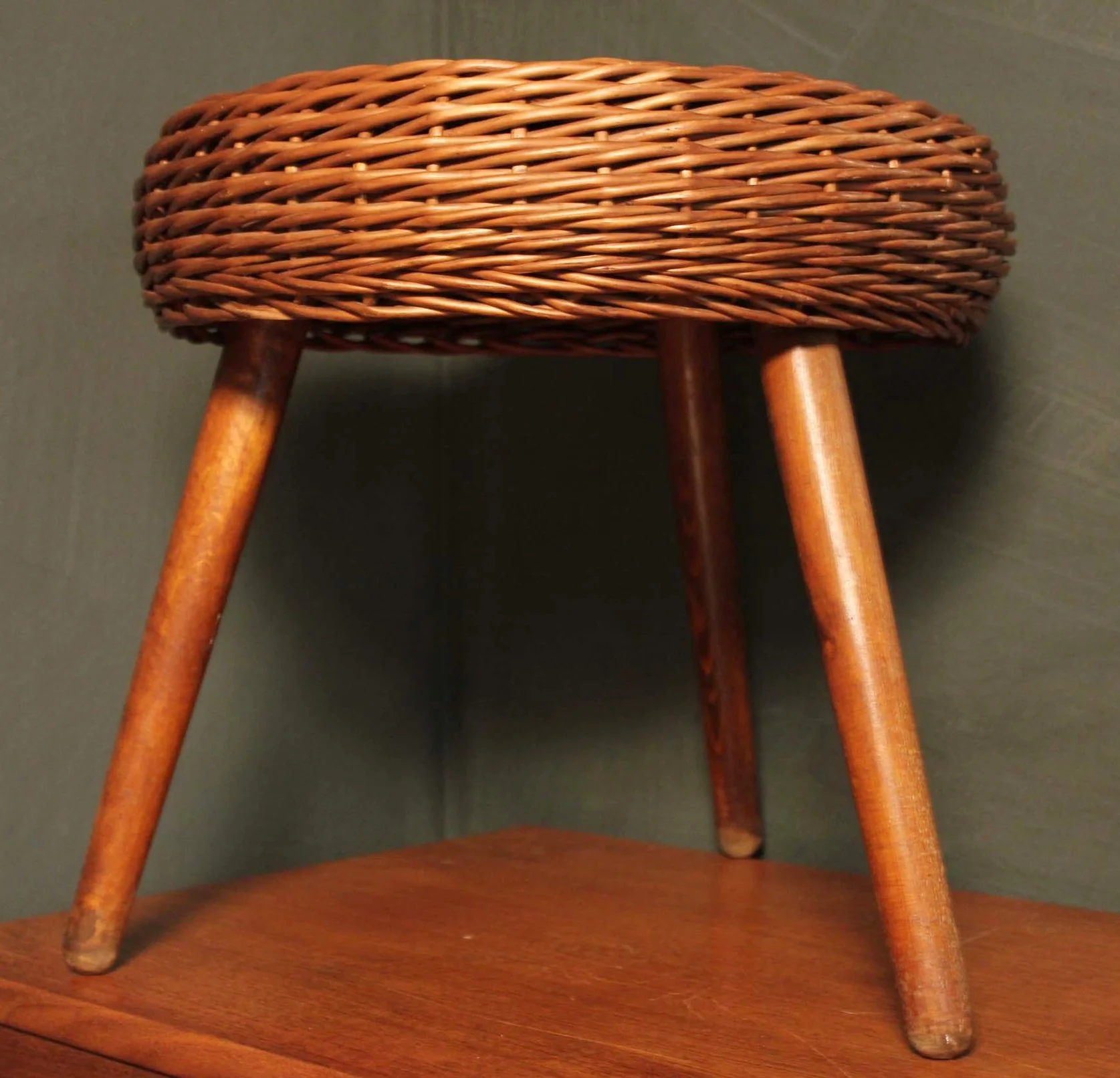 Tont Paul Wicker Stool