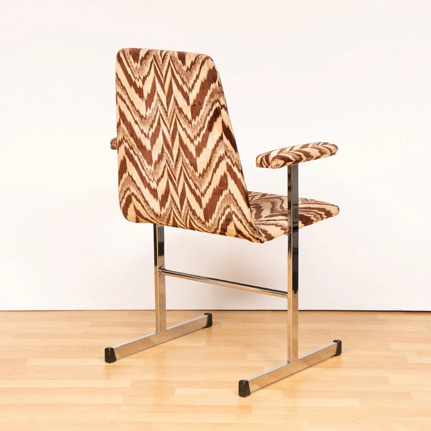 original-lisse-chairs-by-pieff-c1970_48_36304f.jpg